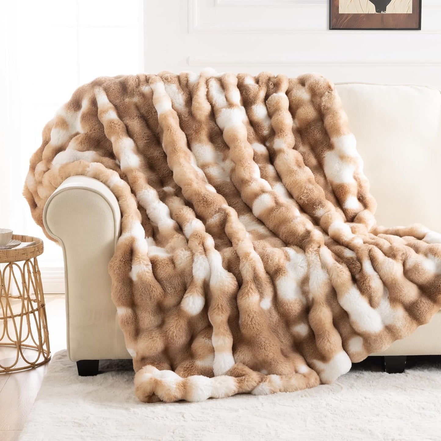 Cozy Faux Fur Throw Blanket for Bed Warm Fuzzy Throw Blanket, Soft Plush Thick Bubble Blankets for Bedroom and Living Room, Furry Luxury Blanket, 60 x 80, Tie-Dye Brown