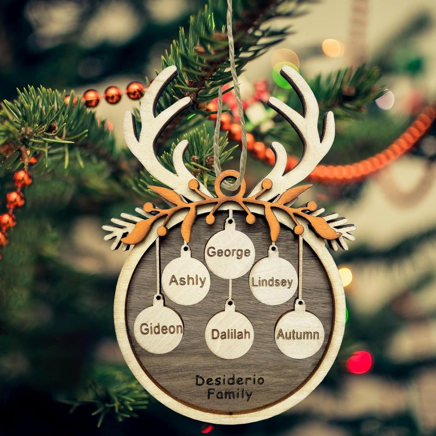2025 Personalized Christmas Ornaments Family of 2/3/4/5/6/7/8,Custom Reindeer Christmas Wooden Ornaments Deorations with Names,Customized Xmas Ornament Tree Deorations,Personalized