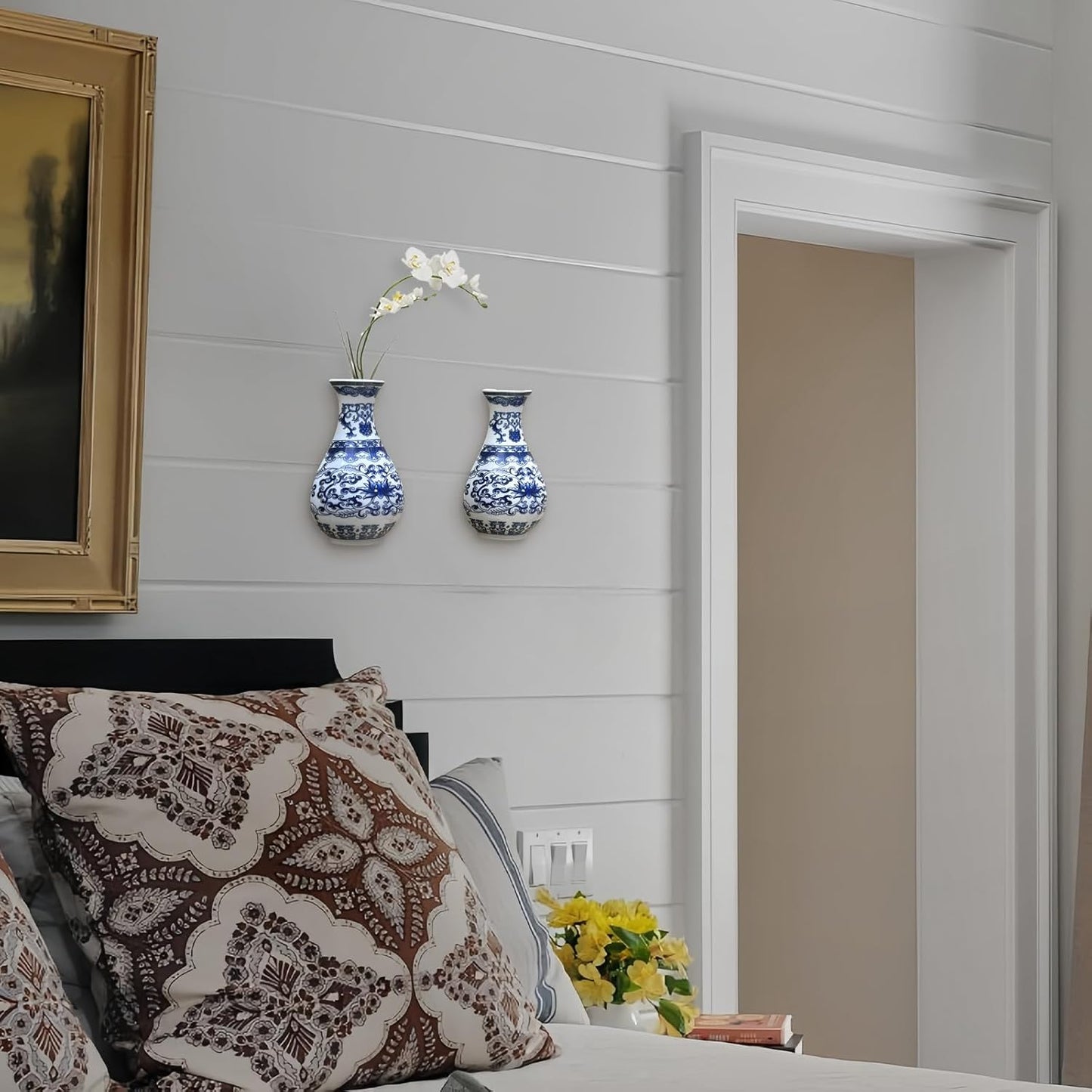 Set of Two Blue and White Porcelain Wall Vases for Flowers – Handmade Chinoiserie Ceramic Wall Mounted Flower Vase, Decorative Hanging Vases for Living Room, Bookshelf & Indoor Décor