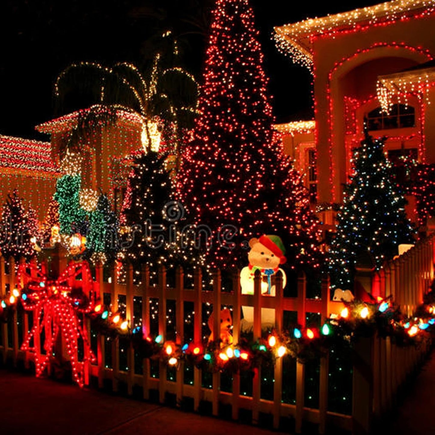 Dazzle Bright 300 LED Christmas String Lights, 100 FT Connectable Waterproof String Lights Green Wire with 8 Modes Christmas Decoration for Indoor Outdoor Party Yard Garden Decor (Red)