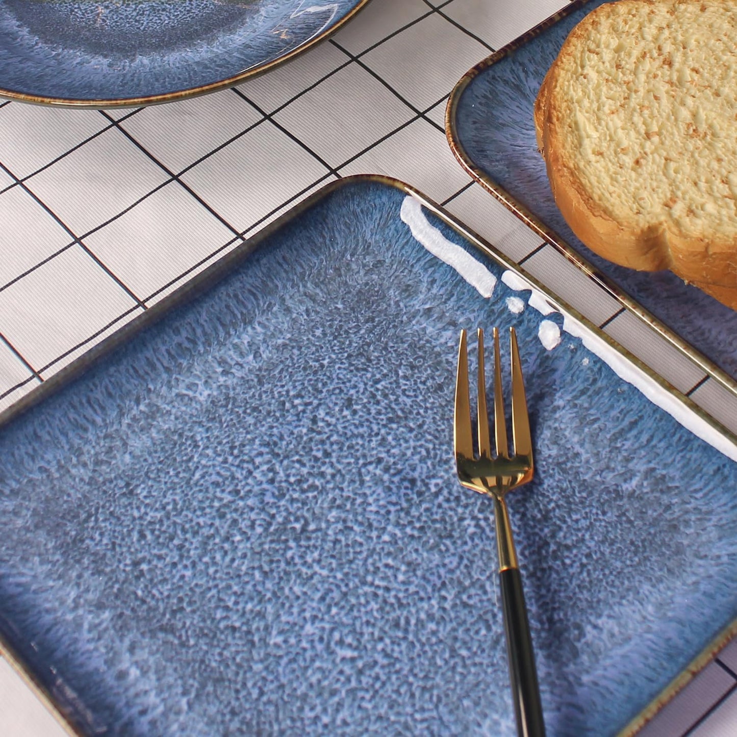 Ceramic Dinner Plates Dish Set, Set of 4, Microwave Oven and Dishwasher Safe, Scratch Resistant, Dinnerware Kitchen Porcelain Serving Dishes Blue, 9 inch Square plate