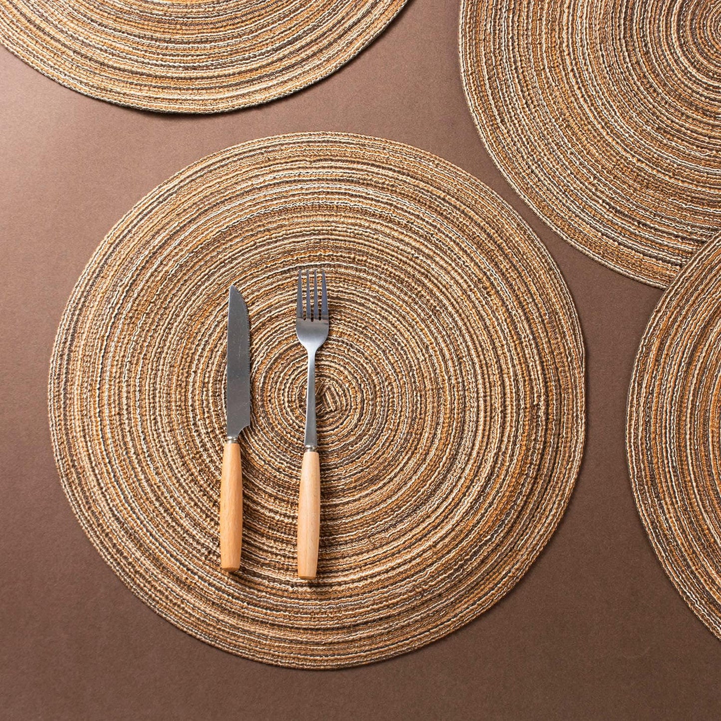 AHHFSMEI Round Braided Placemats Set of 6 Round Table Mats for Dining Tables Natural Woven Heat Resistant Place mats 15 Inch (Brown)