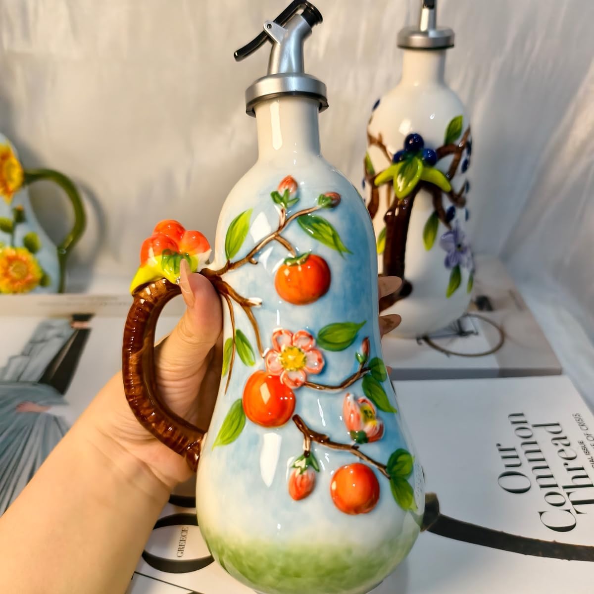 18 Oz Hand Painted Relief Ceramic Olive Oil Bottle Dispenser for Kitchen, Oil and Vinegar Bottle, Seasoning Bottle with Stainless Steel Nozzle, 540mL Oil Container with Handle for Cooking, Light Proof