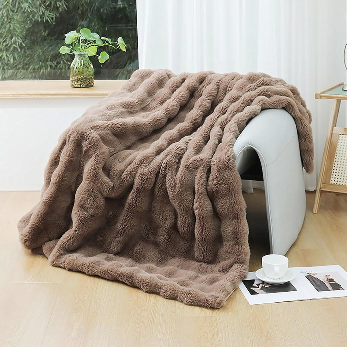 UKELER Large Fluffy Fleece Blankets Throws for Bed Cozy Shaggy Faux Fur Blanket Soft Plush Thick Velvet Blanket for Bedroom, Living Room, Office, Camping 60''x80'' Brown