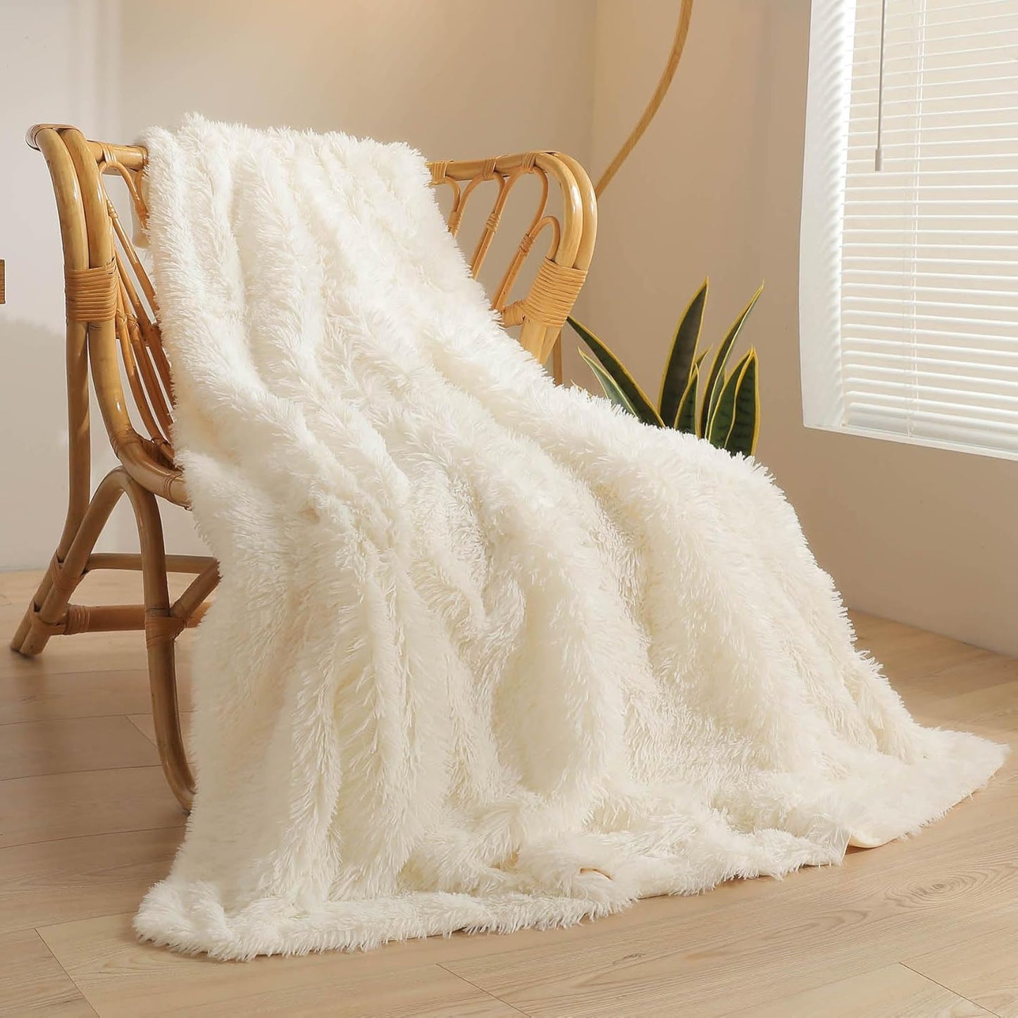 XeGe Luxury Faux Fur Throw, Ivory Soft 50x60 Fluffy Blanket, Ivory Shaggy Plush Decorative Couch Throw, Cute Furry Fuzzy Office Lap Blanket for Bedroom Living Room Beige