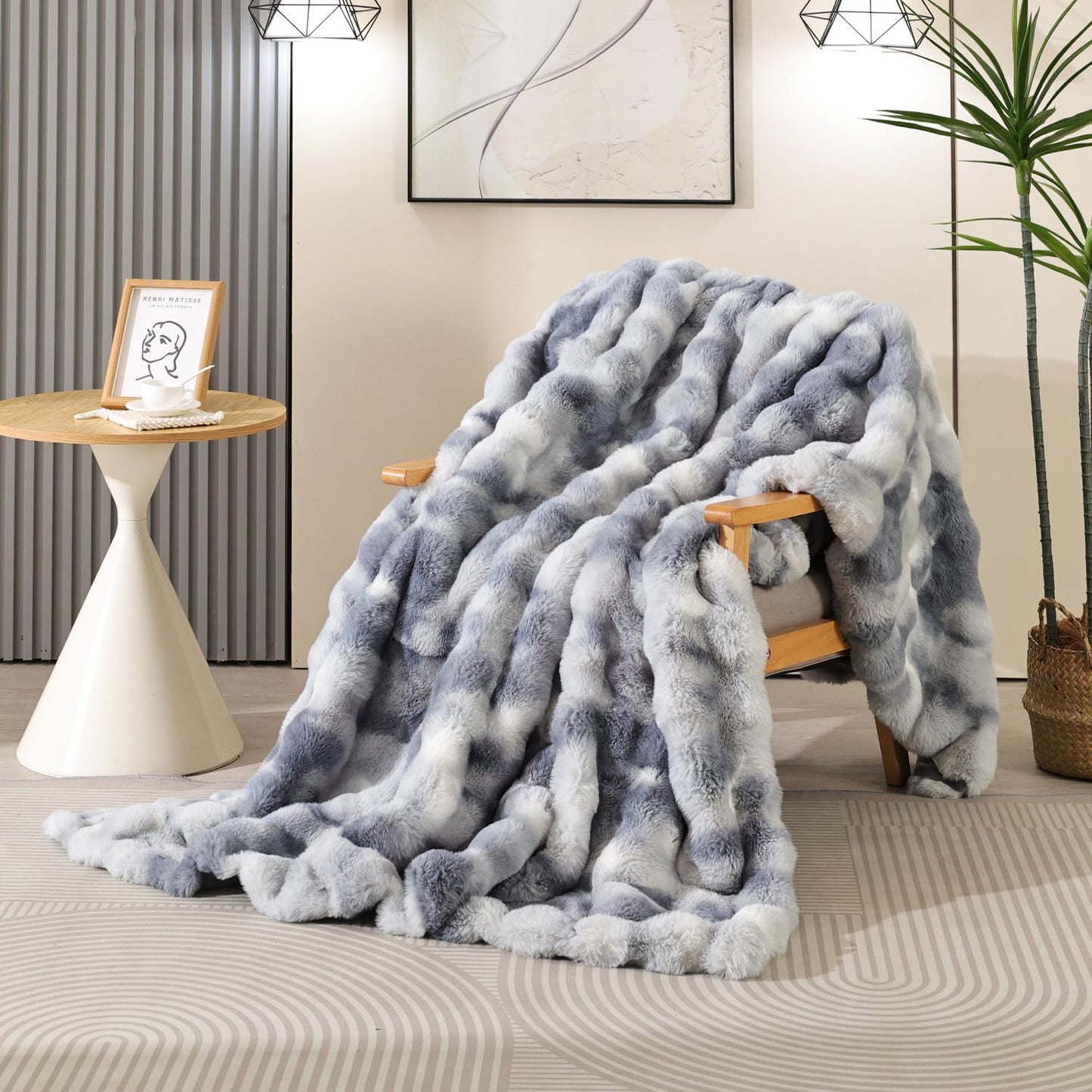 Latepis Faux Fur Fluffy Blanket for Couch, Super Soft Luxury Faux Fur Bubble Plush Thick Warm Cozy Fuzzy Twin Blanket for All Seasons, 60” x 80”, Tie-dye Blue, 860GSM