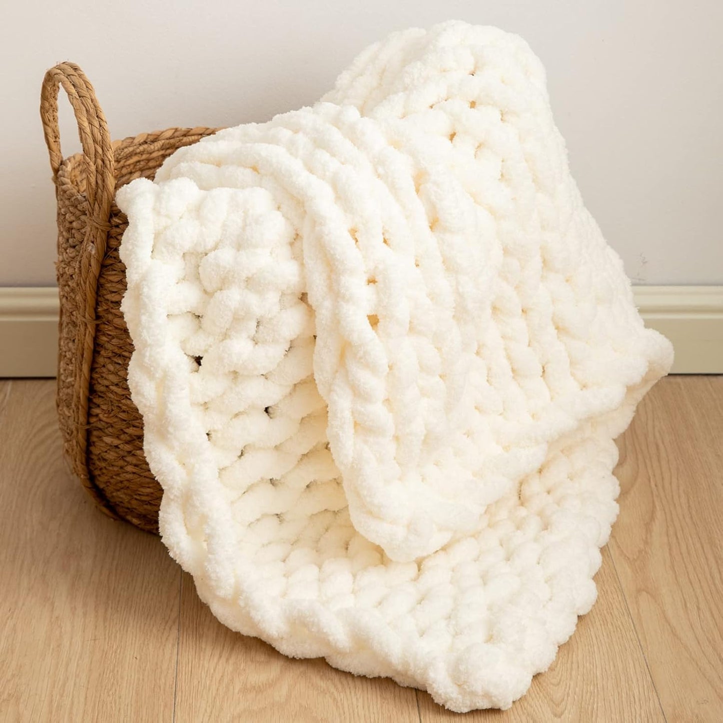 WESHIONGOO Chunky Knit Blanket Throw 40"×40" Knitted Throw Blankets for Couch Bed Fluffy Soft Blanket with Jumbo Chenille Yarn Thick 100% Handmade (Cream White)
