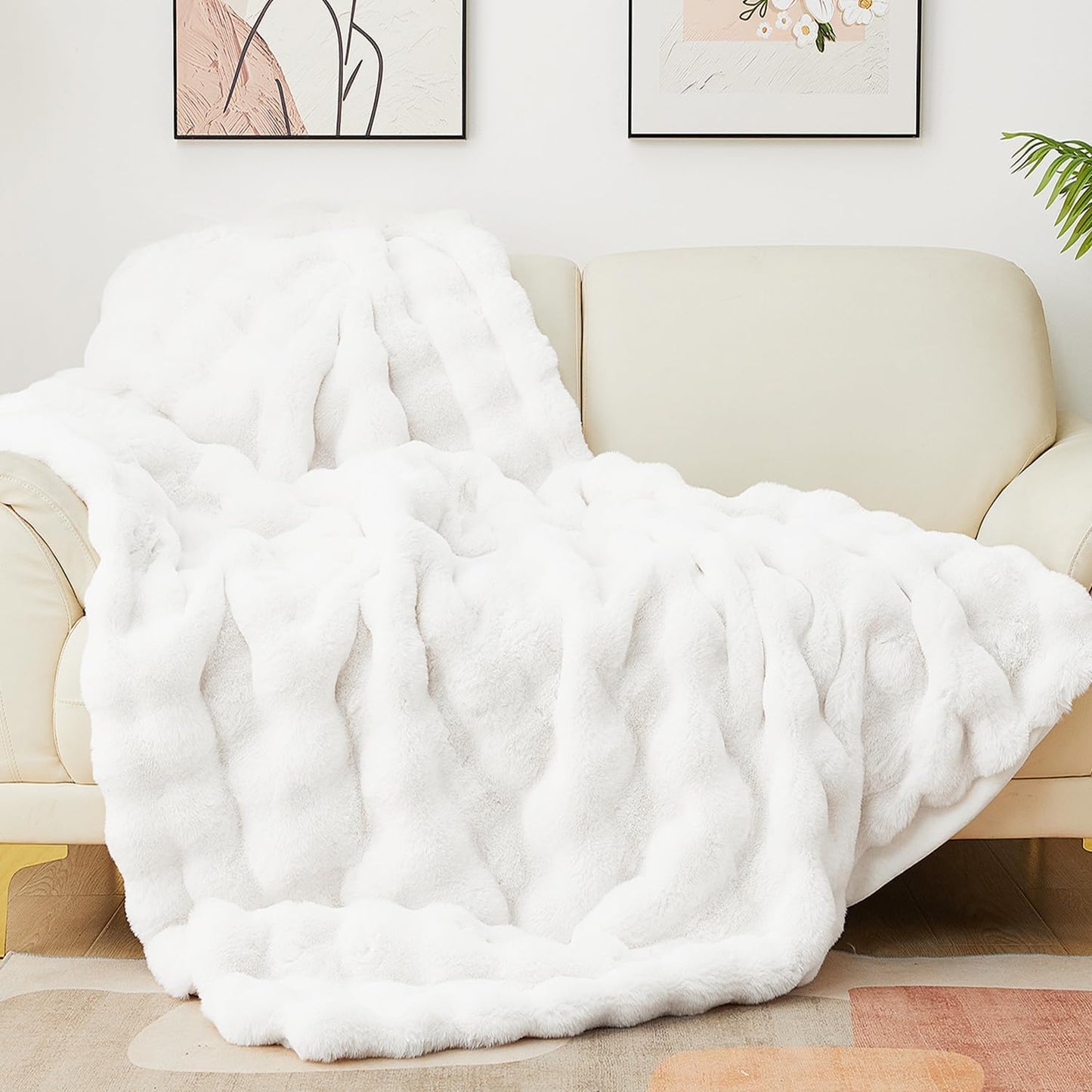 Latepis White Faux Fur Throw Blanket Cozy Bubble Blankets Soft Fuzzy Thick Living Room Blanket for Couch Sofa Bedroom Plush Warm Fluffy Blanket for All Seasons Luxury Throw 50x60 Inch, 860gsm