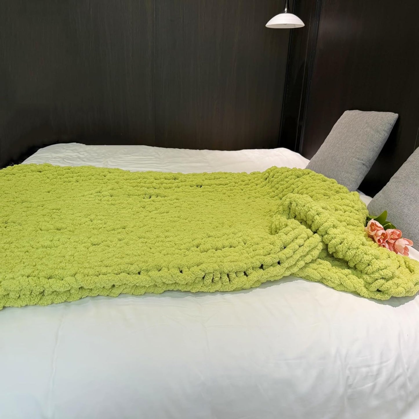Chunky Knit Blanket Throw 48"x71", Chenille Throw Blankets, Handmade Warm & Cozy Blanket Couch Bed Home Decor, Soft Breathable Banket, Christmas for Couch Bed Sofa Best Gift (Green)