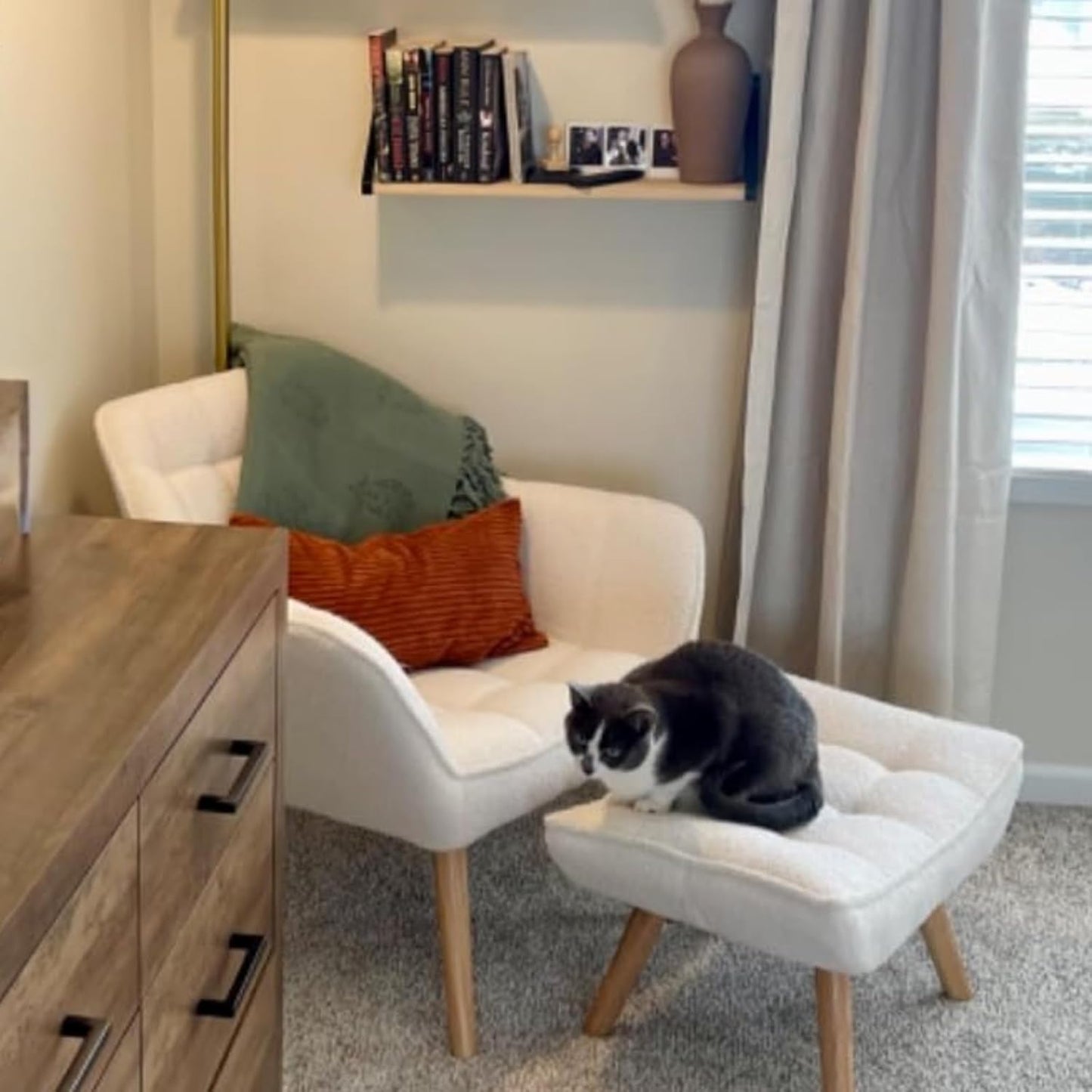 White Sherpa Accent Chair with Ottoman ，Modern Reading Chair with Ottoman Set, Comfy Fuzzy Armchair Living Room Chair Lounge Chair with Wood Legs for Small Spaces Bedroom Apartment