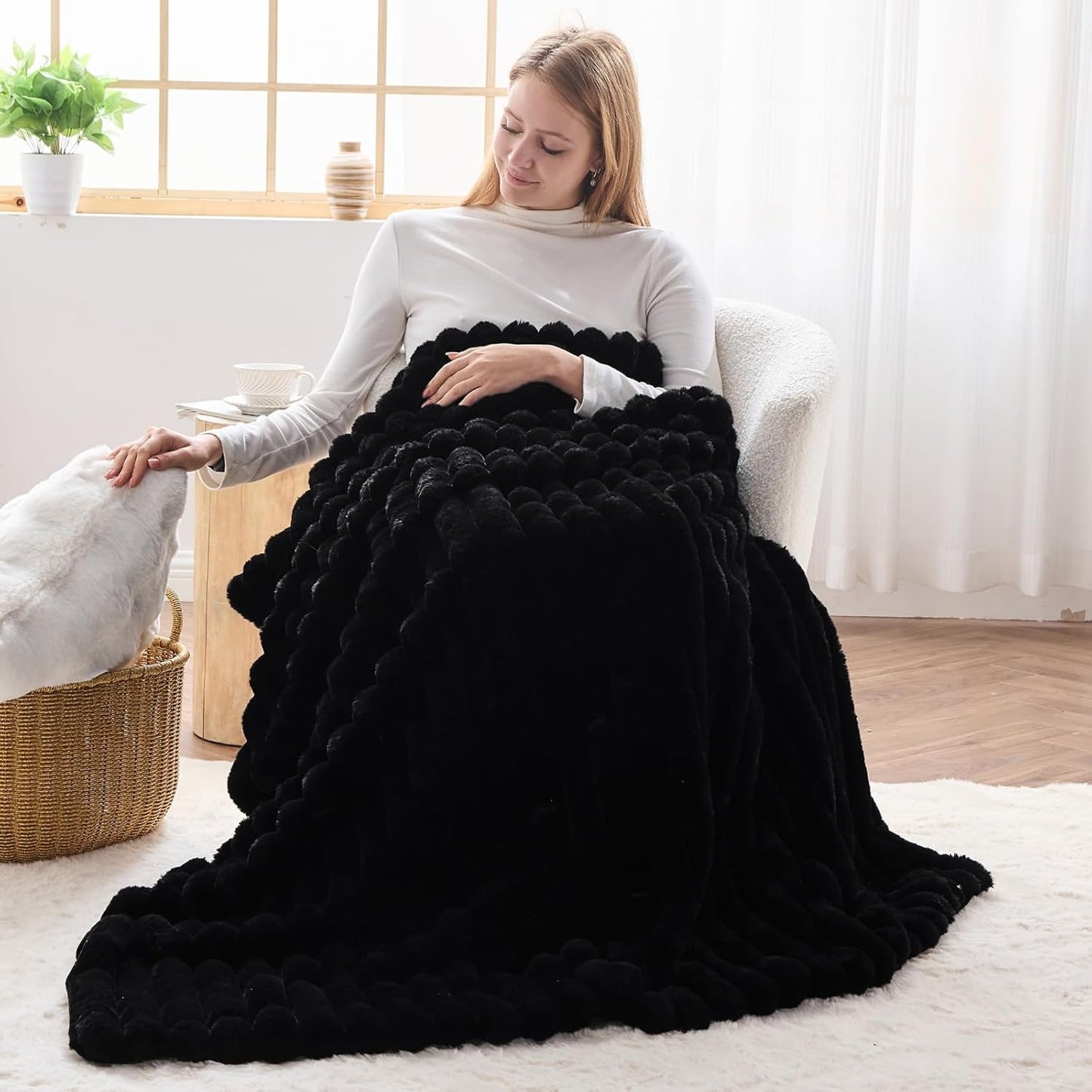 NEWCOSPLAY Faux Fur Throw Blanket Black 3D Ribbed Plush Thick Warm Blanket for Couch Sofa Bed 850GSM (Black Ribbed, Throw(50"x60"))