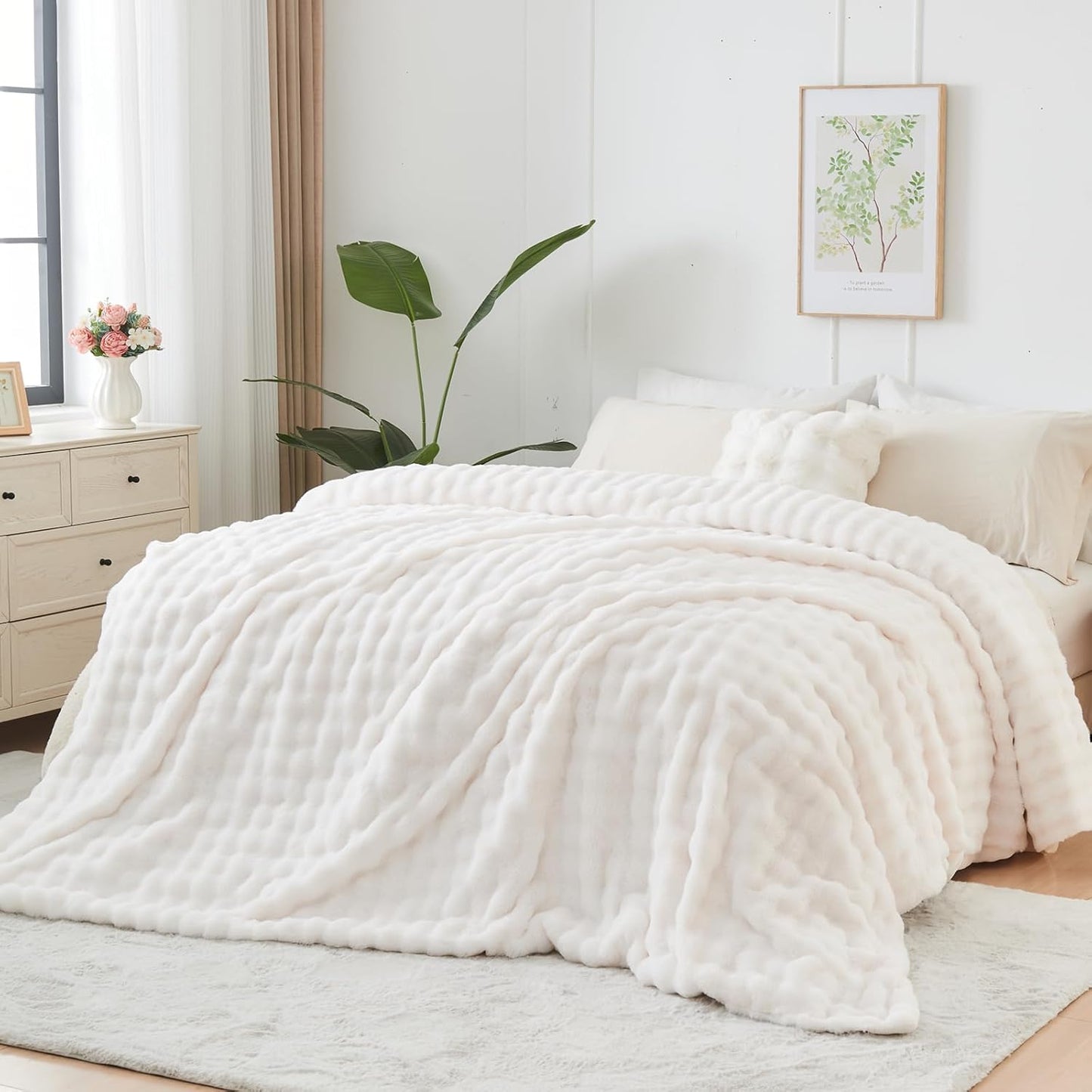 NEWCOSPLAY Faux Fur Queen Blanket Ivory Bubble Blanket Thick Warm Soft for Couch Sofa Bed 550GSM (Ivory, Queen(90"x90"))