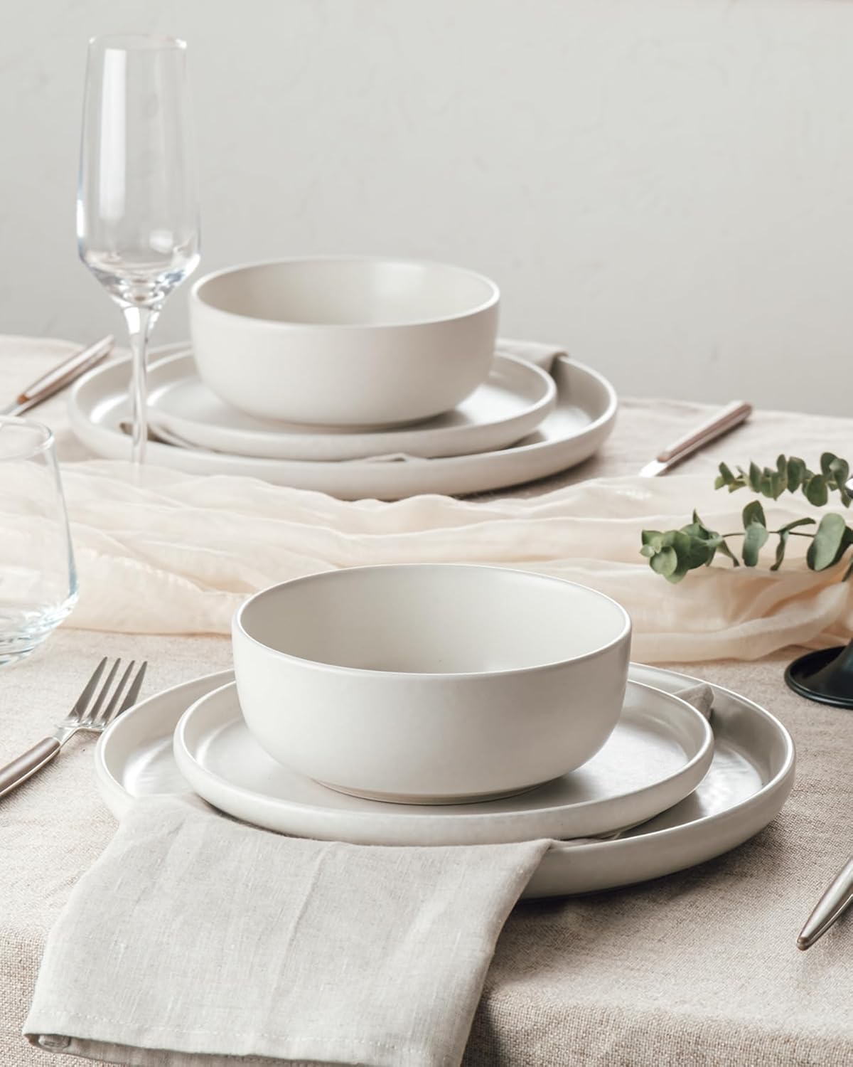 Famiware Milkyway Plates and Bowls Sets, 18 Pieces Dinnerware Sets, Reactive Glaze Dish Set, Stoneware Dishes Set for 6, Matte White