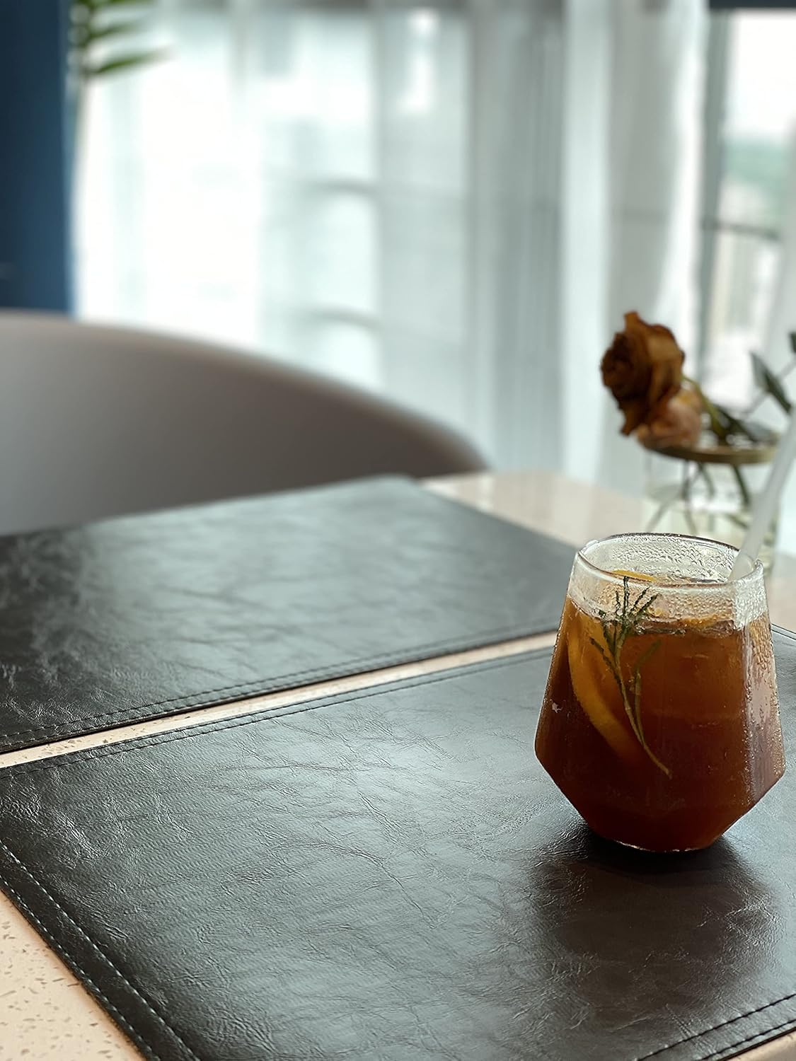 Waterproof PU Placemats, Faux Leather Dinging Table Mat, Set of 4, Easy to Wipe Off Scrub Vinyl Mat, Heat & Stain Resistant for Office Conference Table, Home Decor G Graphite Grey