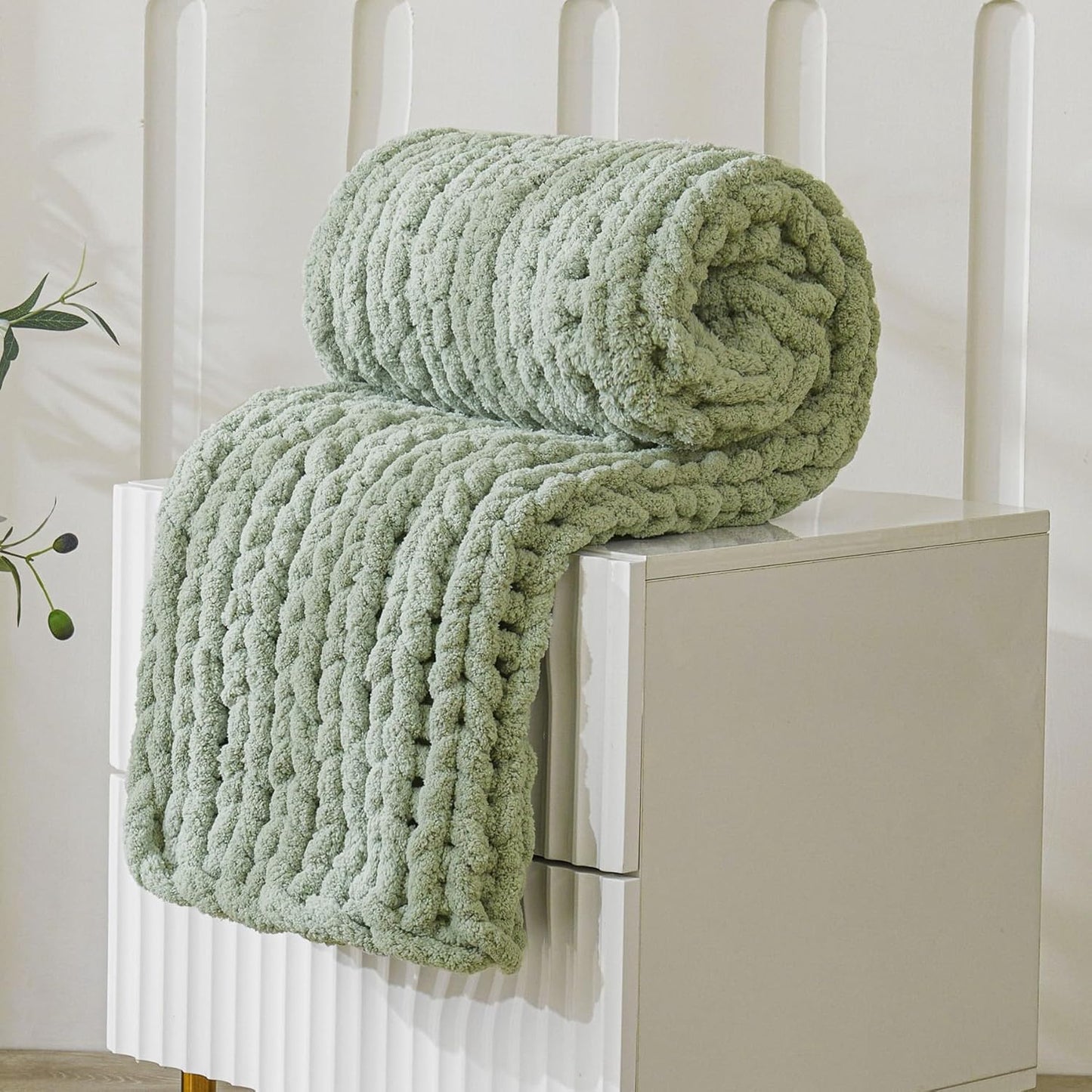 WESHIONGOO Chunky Knit Blanket Throw 40"×40" Knit Throw Blanket for Couch Bed Throw Blanket with Jumbo Chenille Yarn Thick 100% Handmade (Sage Green)
