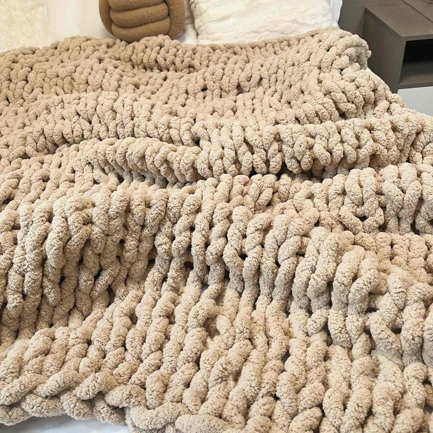 Chunky Knit Blanket Throw 40"x60", Chenille Throw Blankets, Handmade Warm & Cozy Blanket Couch Bed Home Decor, Soft Breathable Fleece Banket, Christmas for Couch Bed Sofa Best Gift (Tan)