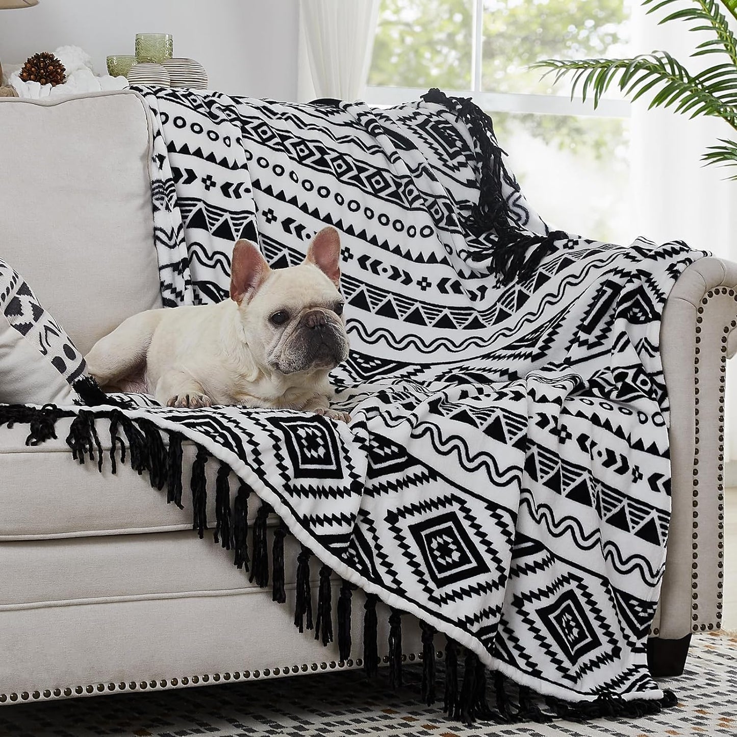 CASAAGUSTO Boho Throw Blanket - Black and White Decorative Blankets with Tassel, Printed Flannel Bohemian Blanket for Chair, Bed, Sofa, Couch(60 * 80, Black and White)
