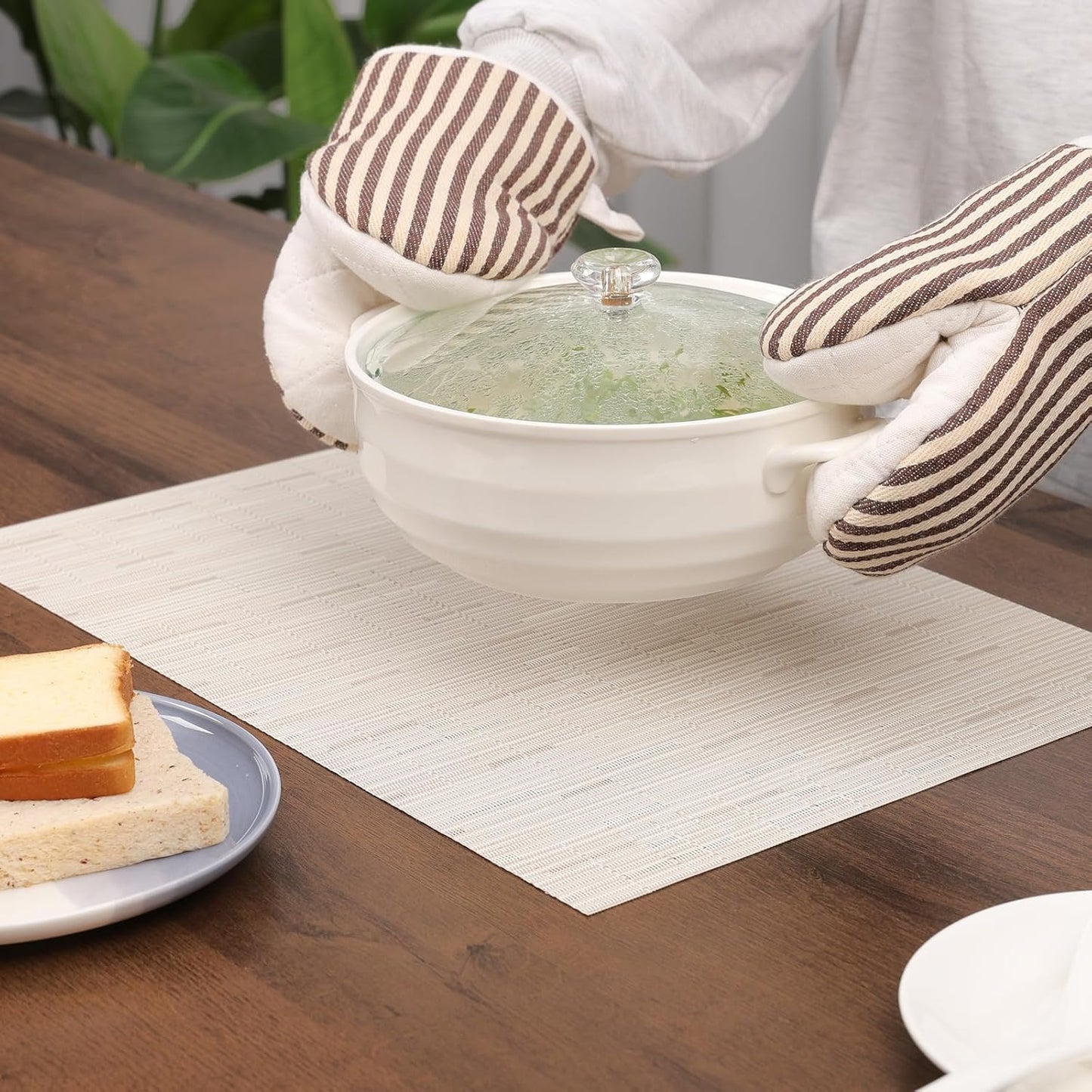 Myir JUN Placemats Set of 8, Vinyl Woven Placemats Place Mats Indoor Set of 8 Washable Table Mats Non-Slip Place mats for Dining Table (B-White, Set of 8)