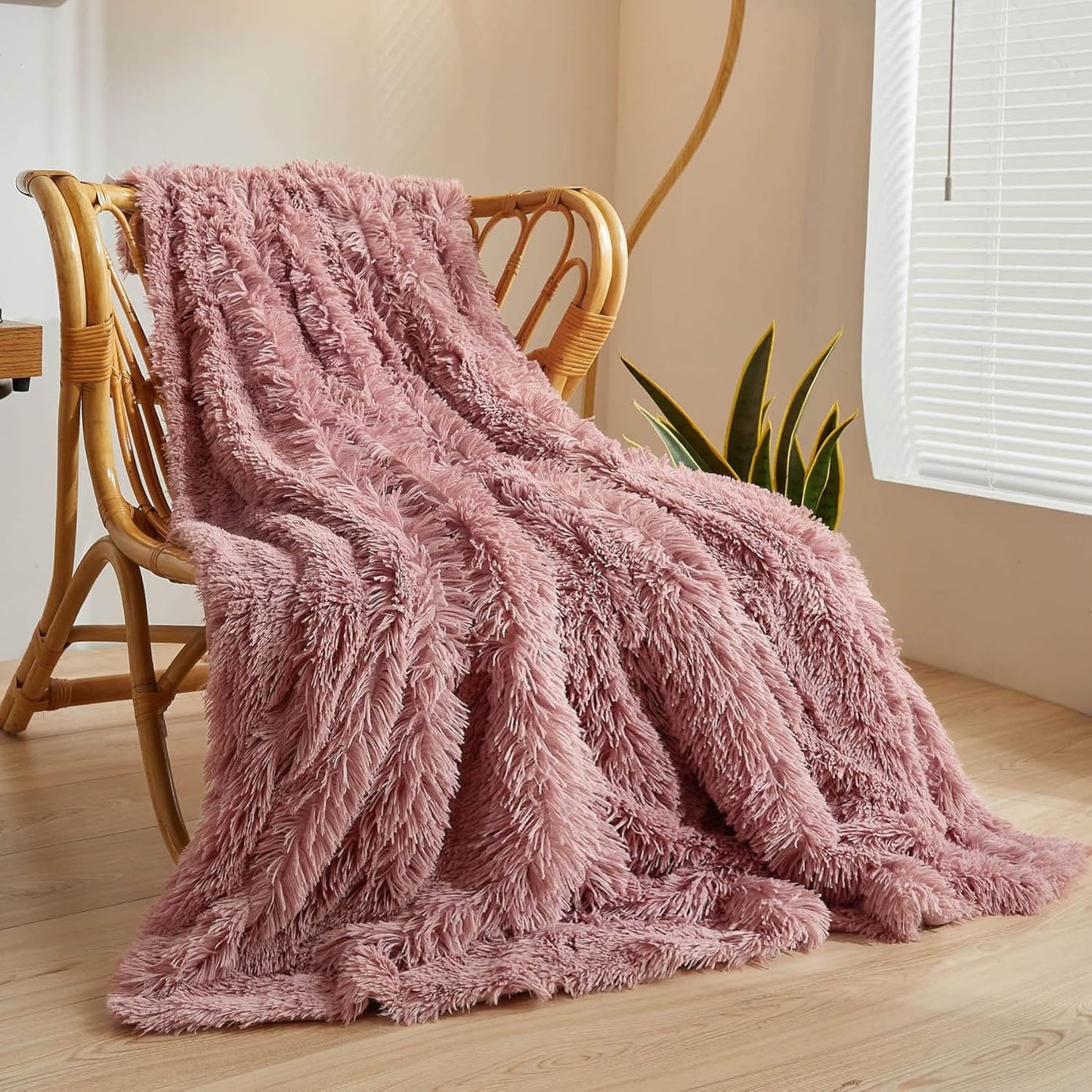 XeGe Plush Faux Fur Throw, Dusty Pink Luxurious 50x60 Shaggy Furry Blanket, Fluffy Microfiber Velvet Couch Throw, Ultra Soft Warm Fuzzy Lap Blanket for Sofa Bed Chair Car Office, Dusty Pink