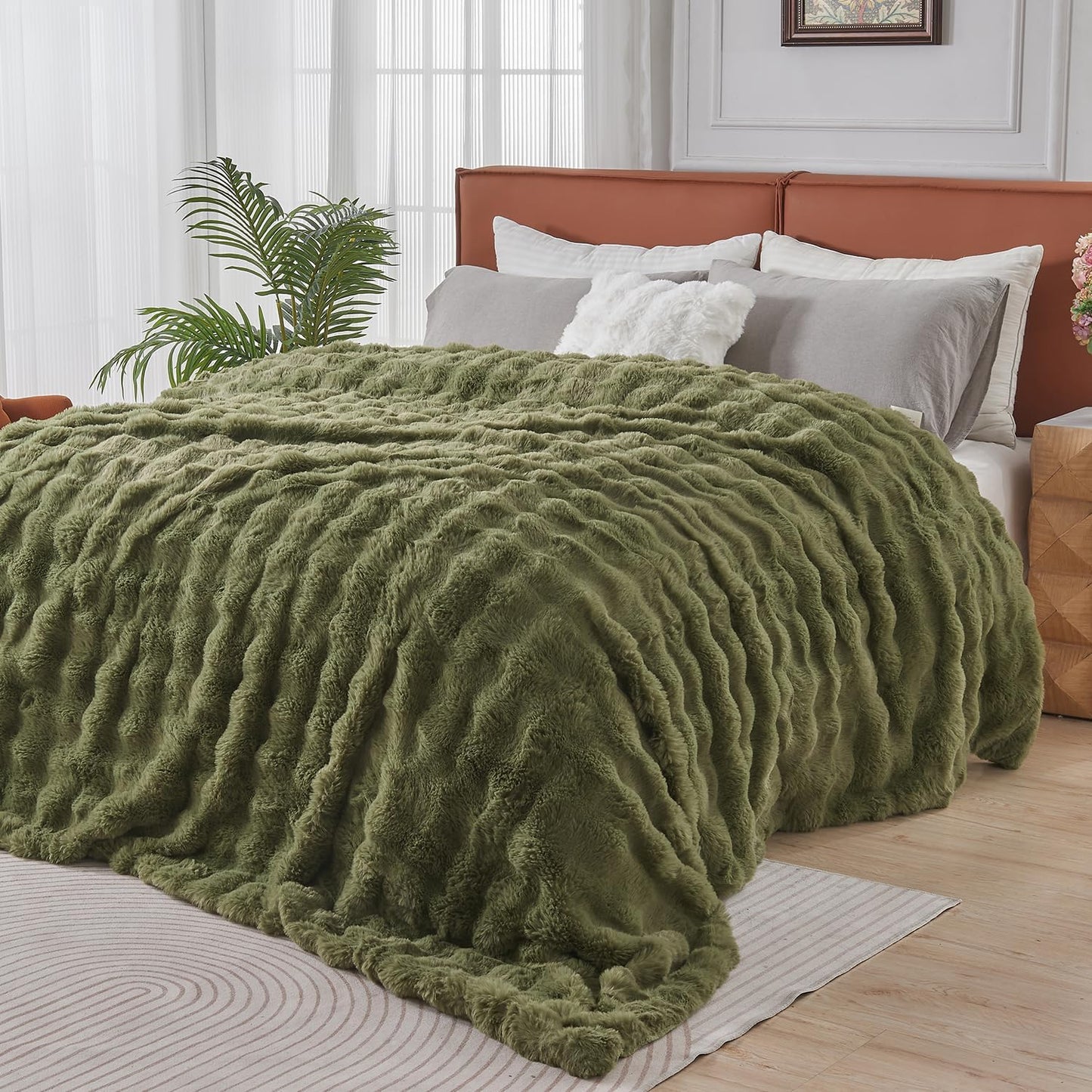 Lotus Karen Faux Fur Throw Blanket Dark Green - 800 GSM Bubble Rabbit Fluff Blanket for Couch Bed Sofa,Softest Fluffy Fuzzy Cozy Blanket,Thick Furry Plush Shaggy Warm Blankets for Women,90x90 Inches