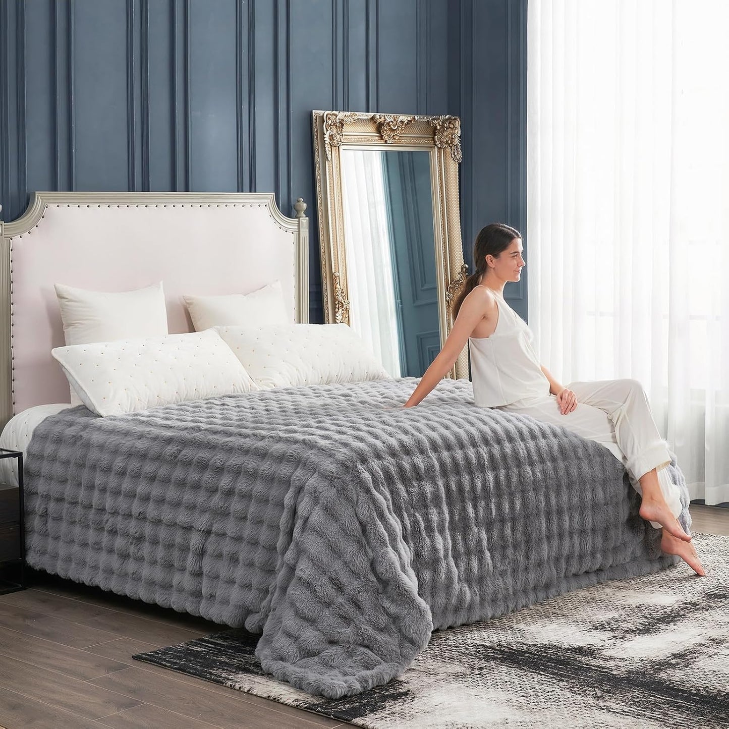 Cozy Bliss Faux Fur Throw Blanket for Couch, Fuzzy Soft Plush Thick Bubble Blanket for Sofa Bedroom Living Room, 90 * 90 Inches Light Grey