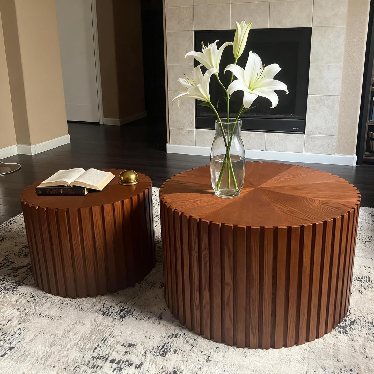 Round Nesting Coffee Table Modern Walnut Fluted Coffee Table Set of 2 Stripe Round Coffee Table Circle Drum Coffee Tables for Living Room (Walnut Large)