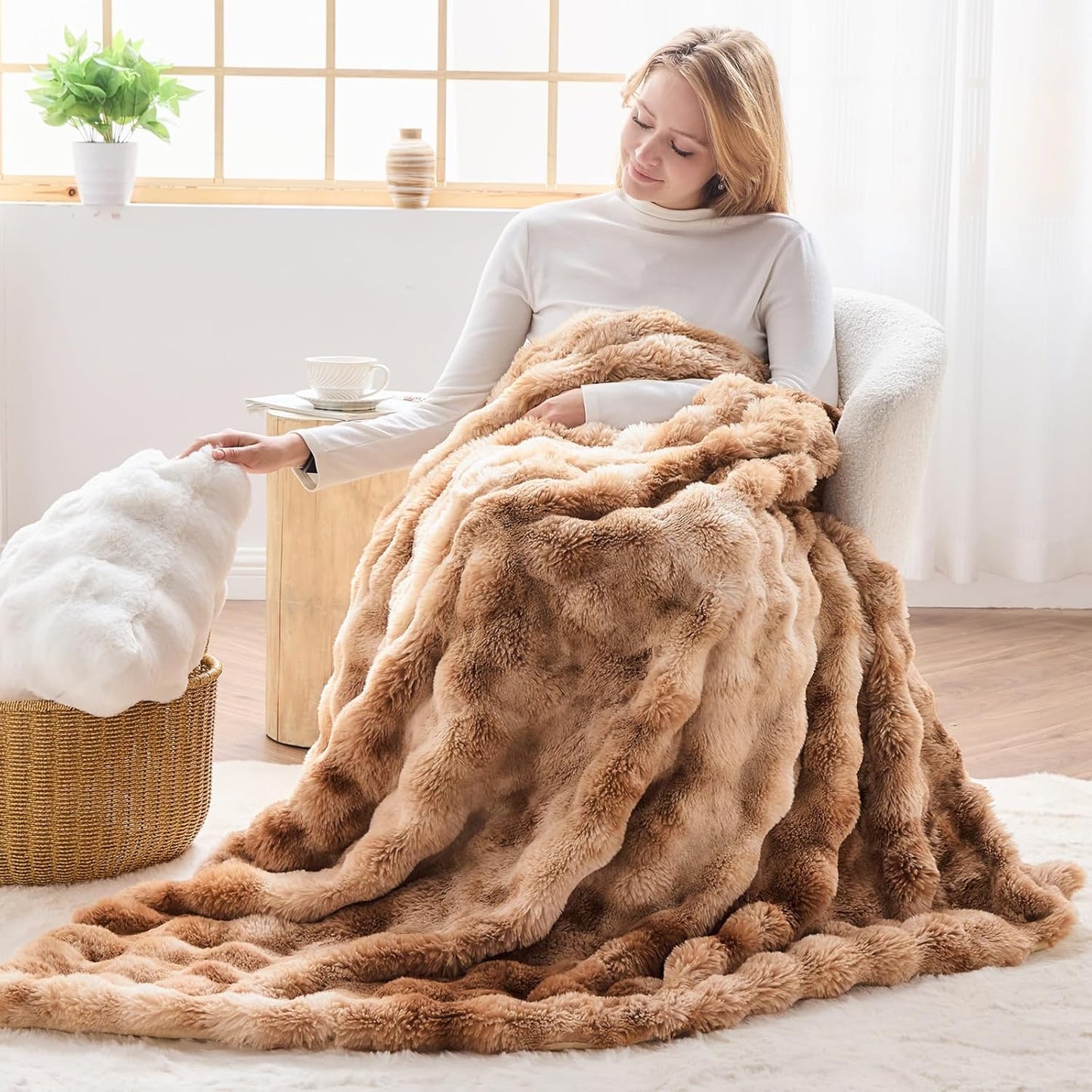 NEWCOSPLAY Faux Fur Twin Blanket Tie-dye Beige Luxury Fluffy Thick Warm Bubble Blanket for Couch Sofa Bed 700GSM (Tie-dye Beige, Twin(60"x80"))
