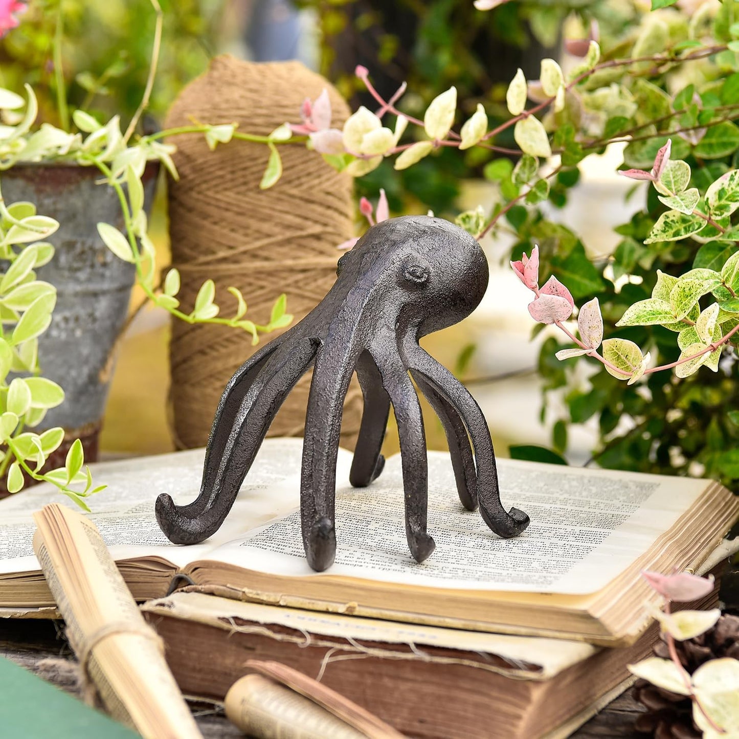 Sungmor Cast Iron Octopus Statue, Decorative Bookend, Cute Sculpture on Bookshelf or Desk, Creative Cell Phone Holder, Octopus Stand for Tablet, Black Brown