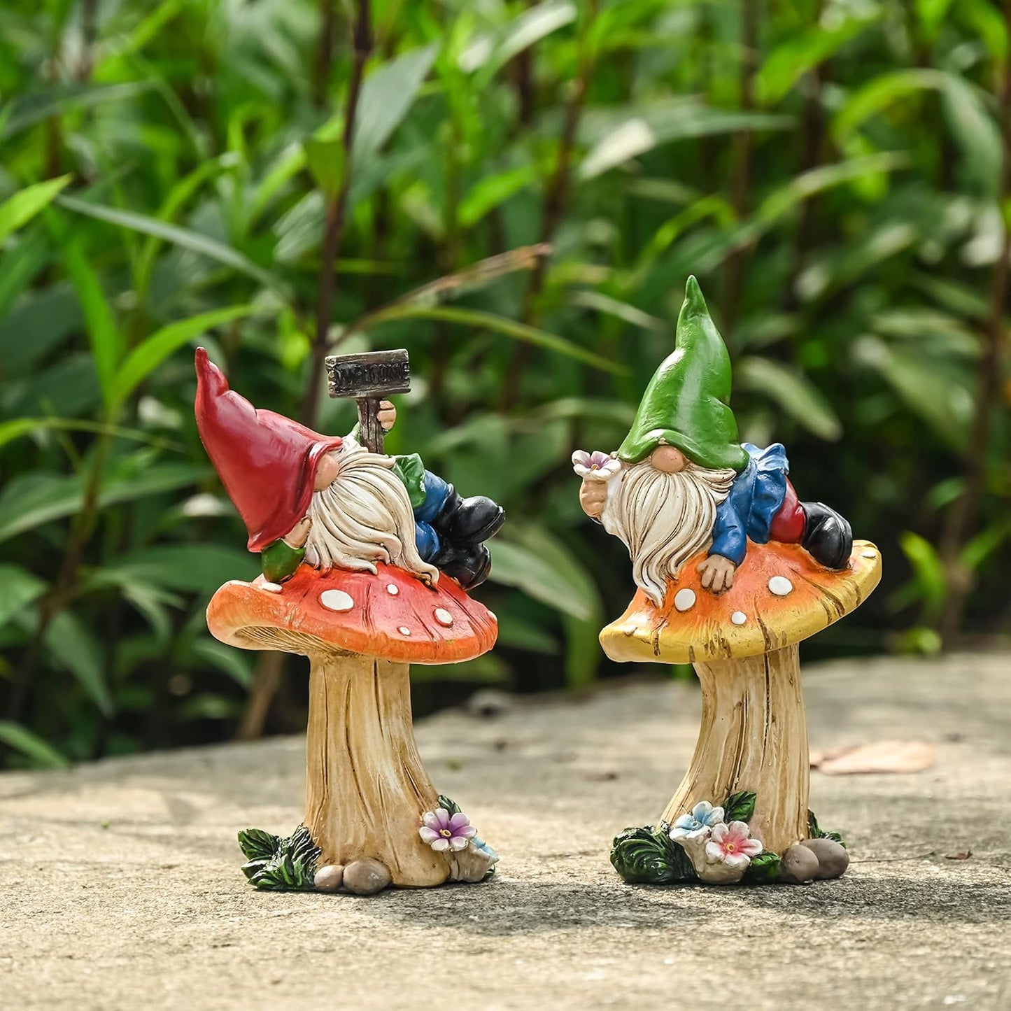 TERESA'S COLLECTIONS Garden Gnomes on Mushroom, Set of 2 Cute Resin Gnome Statues for Yard, Outdoor Patio Porch Lawn, Ideal Gift for Dad Mom Birthday, Outside Decor Housewarming Gifts