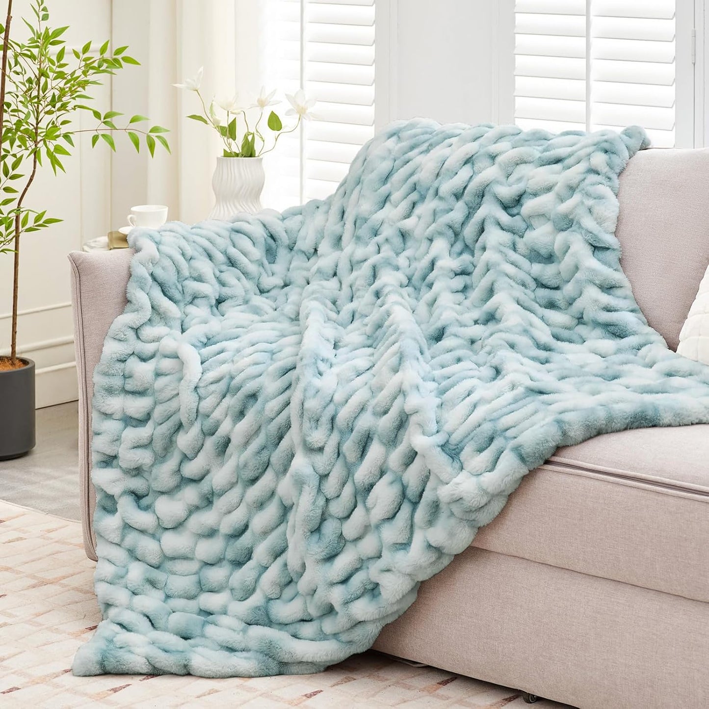 Ultra Soft Luxury Faux Fur Throw Blanket for Counch,Fuzzy Fluffy Plush Warm Cozy Elegant Wrinkled Blanket for Sofa Bedroom Living Room,（50"x60",Tie-dye Freshwater Blue）