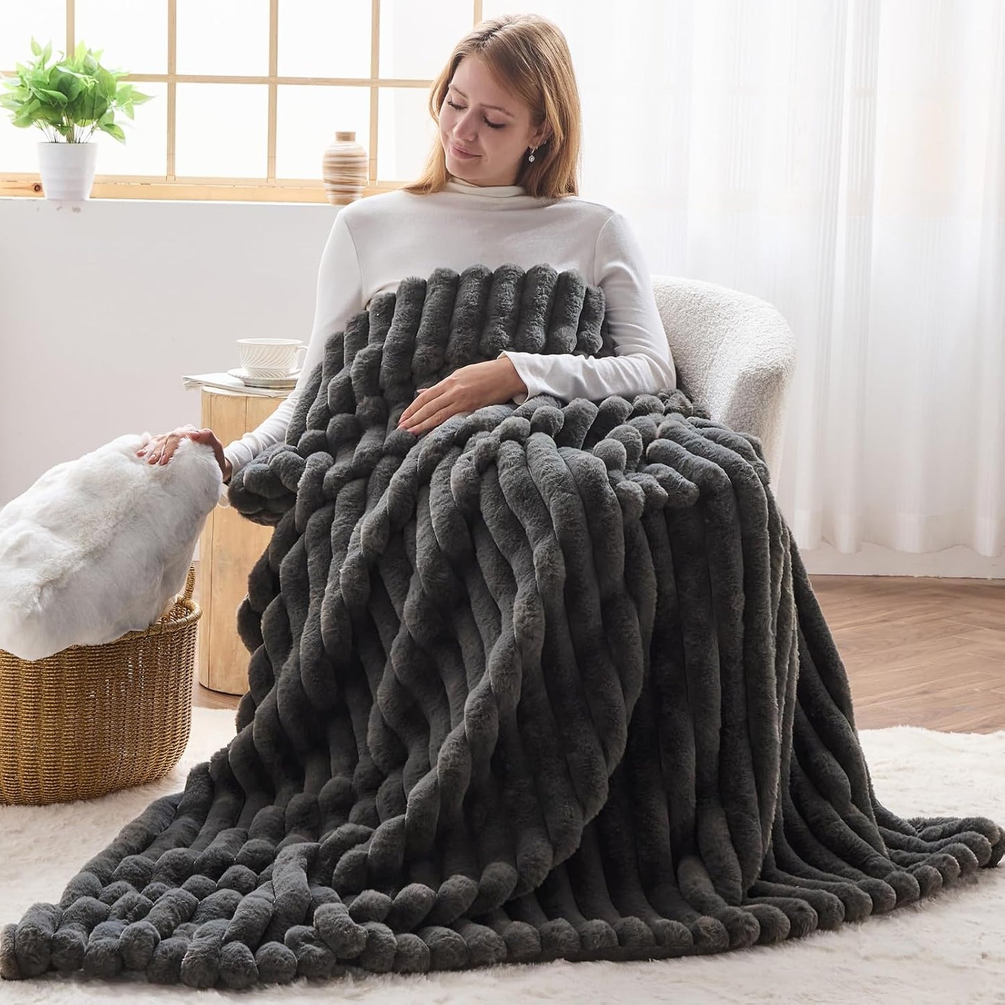 NEWCOSPLAY Faux Fur Twin Blanket Grey 3D Ribbed Plush Thick Warm Blanket for Couch Sofa Bed 850GSM (Grey Ribbed, Twin(60"x80"))