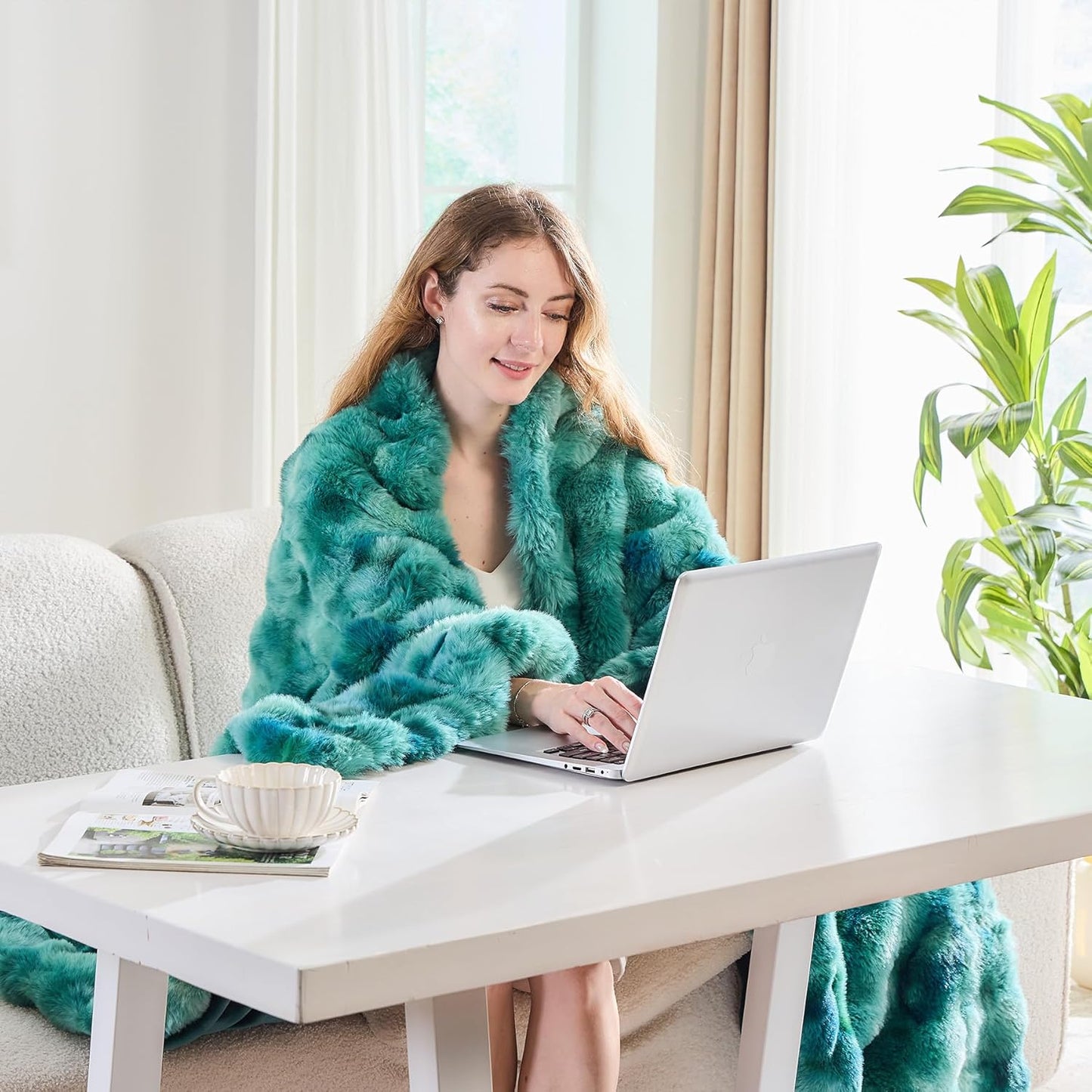 Lotus Karen Faux Fur Throw Blanket Tie-Dye Green-Big Bubble Rabbit Fluff Blanket for Couch,Small Fluffy Fuzzy Cozy Blanket,Thick Furry Plush Shaggy Blankets,50x60 Inches