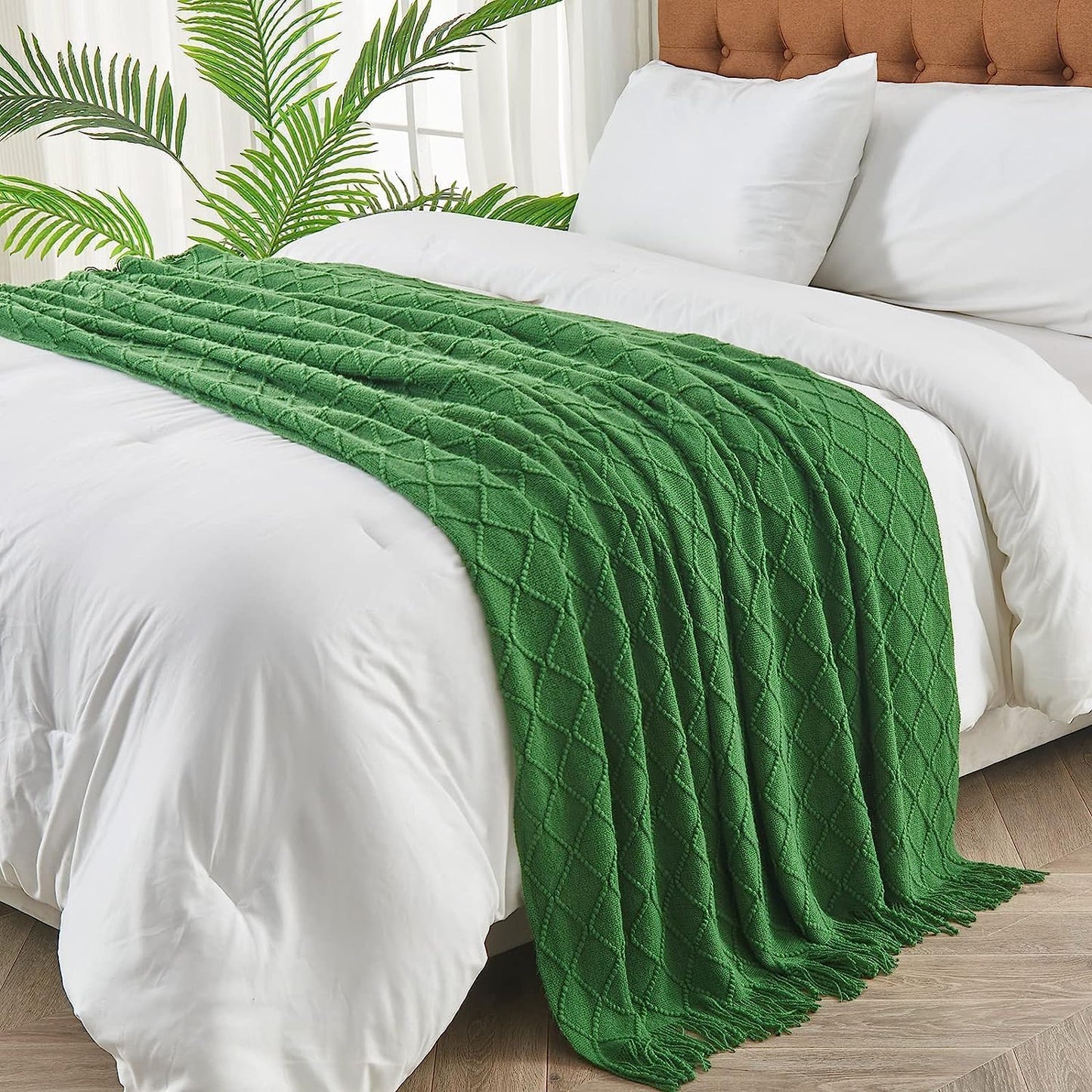 inhand Green Christmas Throw Blanket for Couch and Bed, Birthday Gifts for Women Teen Girl Friend Home Decor Knitted Blanket and Throws, Outdoor Lightweight Farmhouse Warm Woven Decorative, 50"x60"