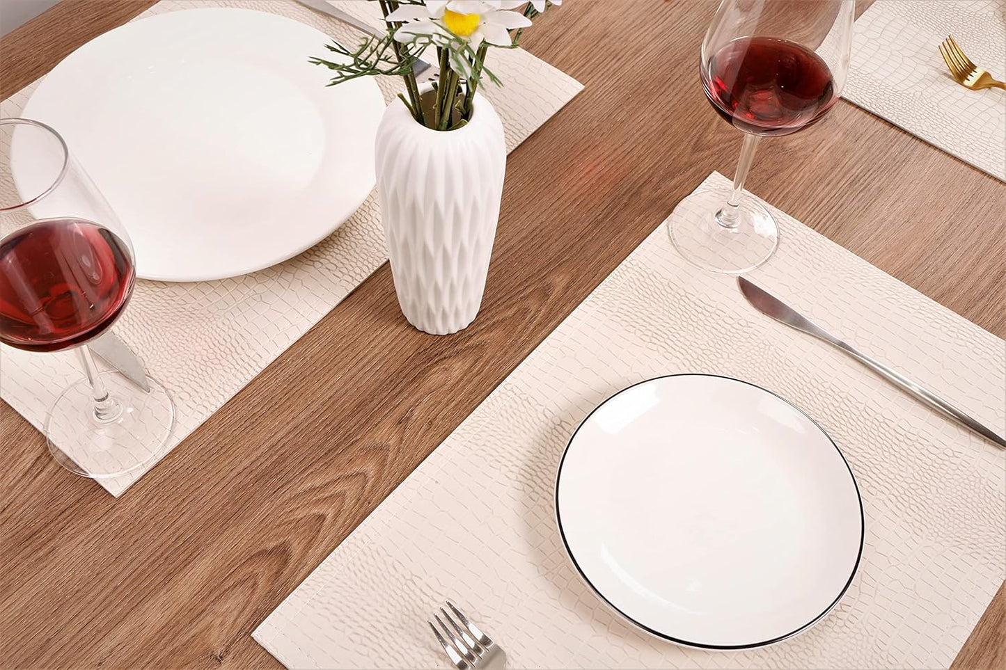 Waterproof PU Placemats, Faux Leather Hardboard Place Mats, Set of 4 Table Mats, Easy to Clean, Heat & Stain Resistant for Office Conference Table, Dining Home Decor, White