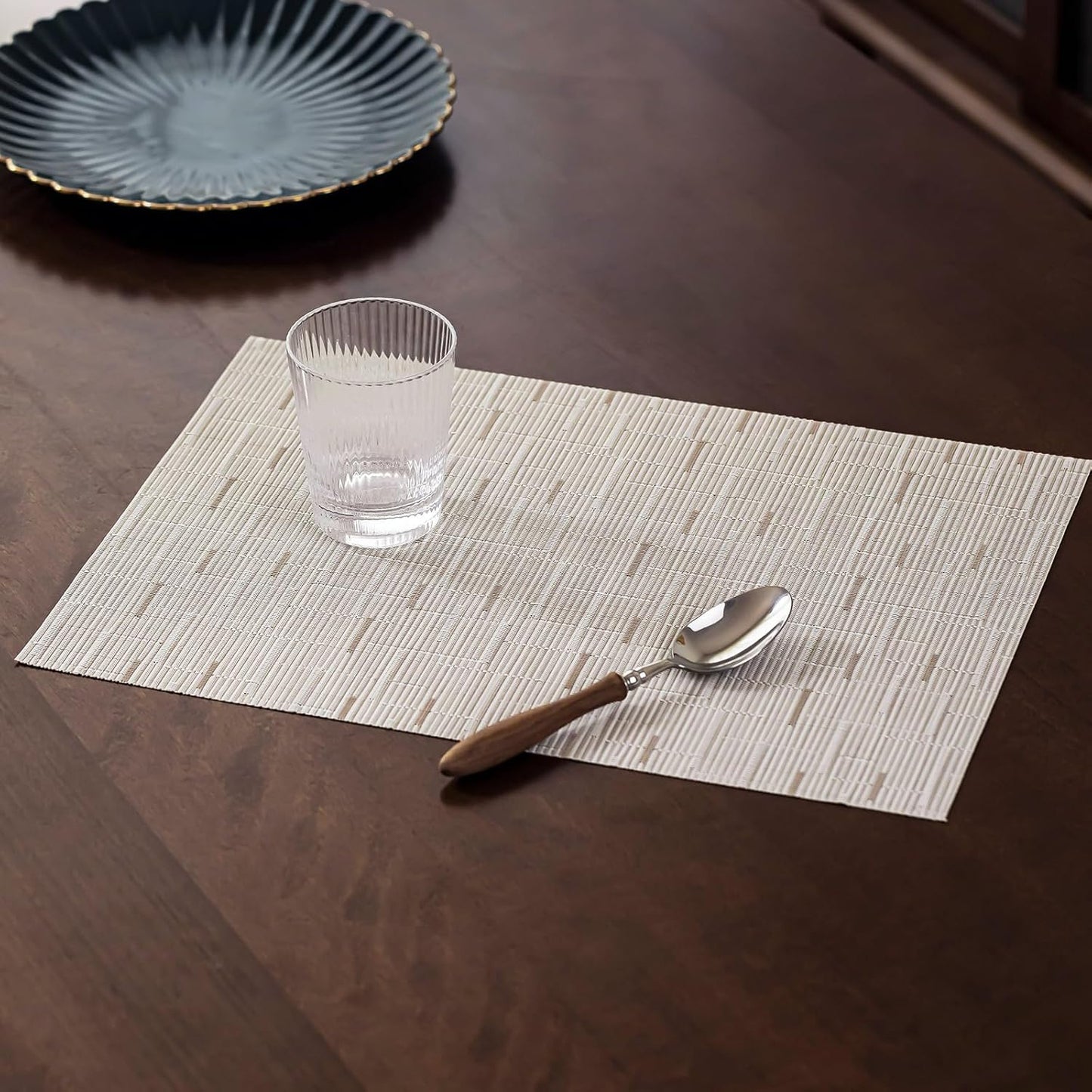 LEXMORE Placemats Set of 6 Vinyl/Plastic Woven Place Mats for Kitchen Table Indoor/Outdoor Washable Placemat Wipeable Dining Table Mats(Pale Beige)