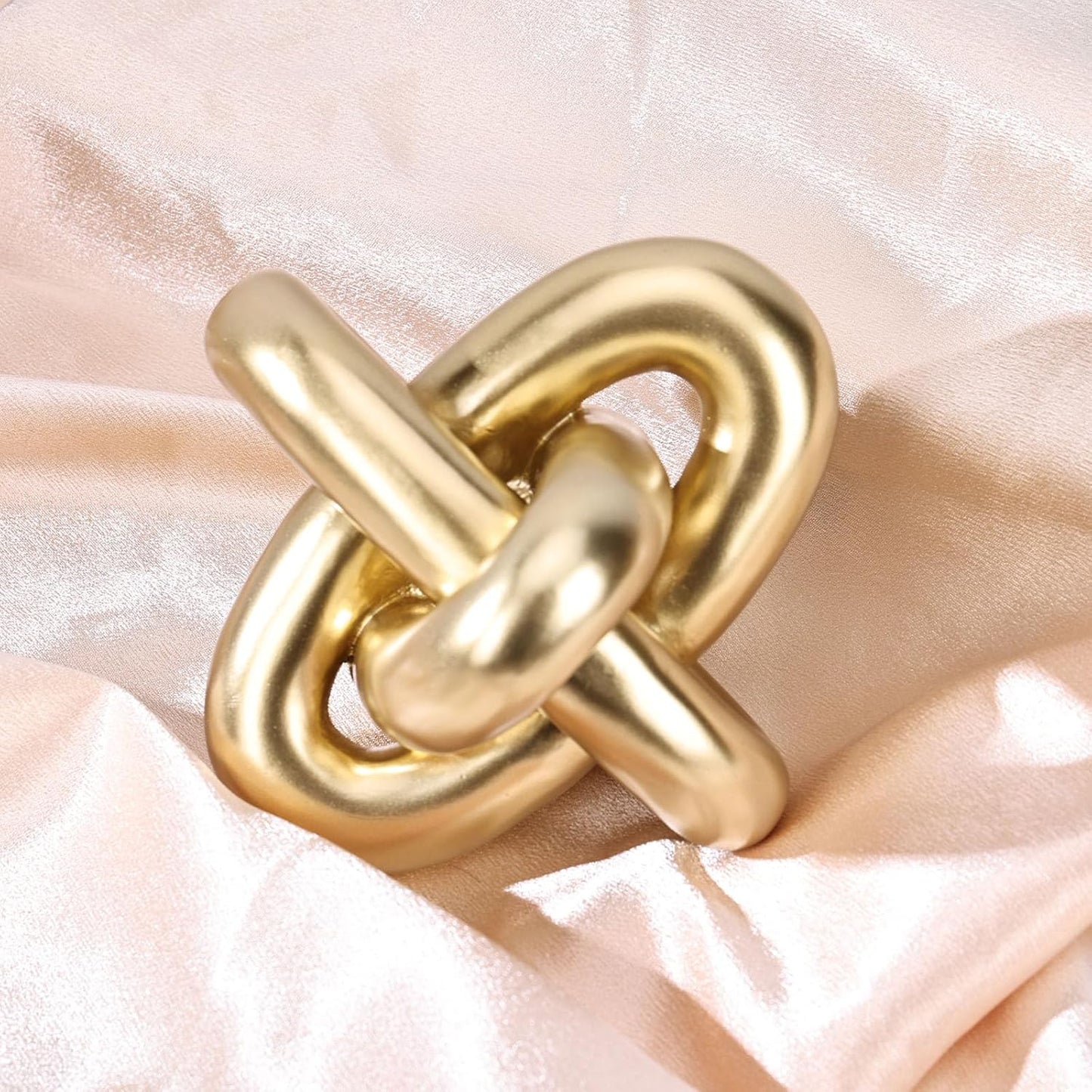 XMGZQ Gold Knot Decor for Coffee Table Book,Chain Link Living Room Decor Item for Bookshelf Entryway Nightstand TV Stand,Minimalist Knot Sculpture for Home Living Room,Centerpiece Table Decorations