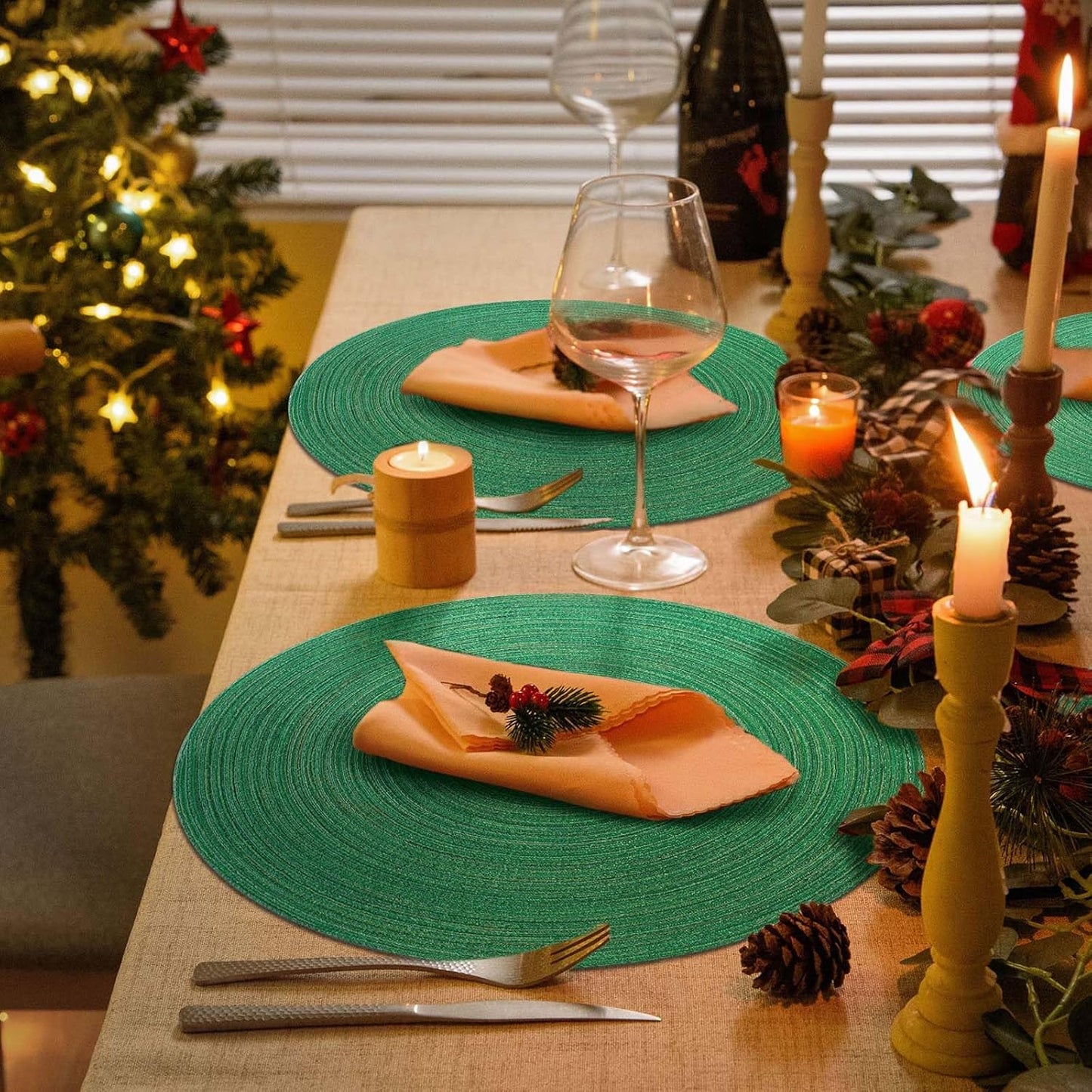 AHHFSMEI Round Braided Placemats Set of 6 Round Table Mats for Dining Tables Natural Woven Heat Resistant Place mats 15 Inch (Christmas Green, 6)