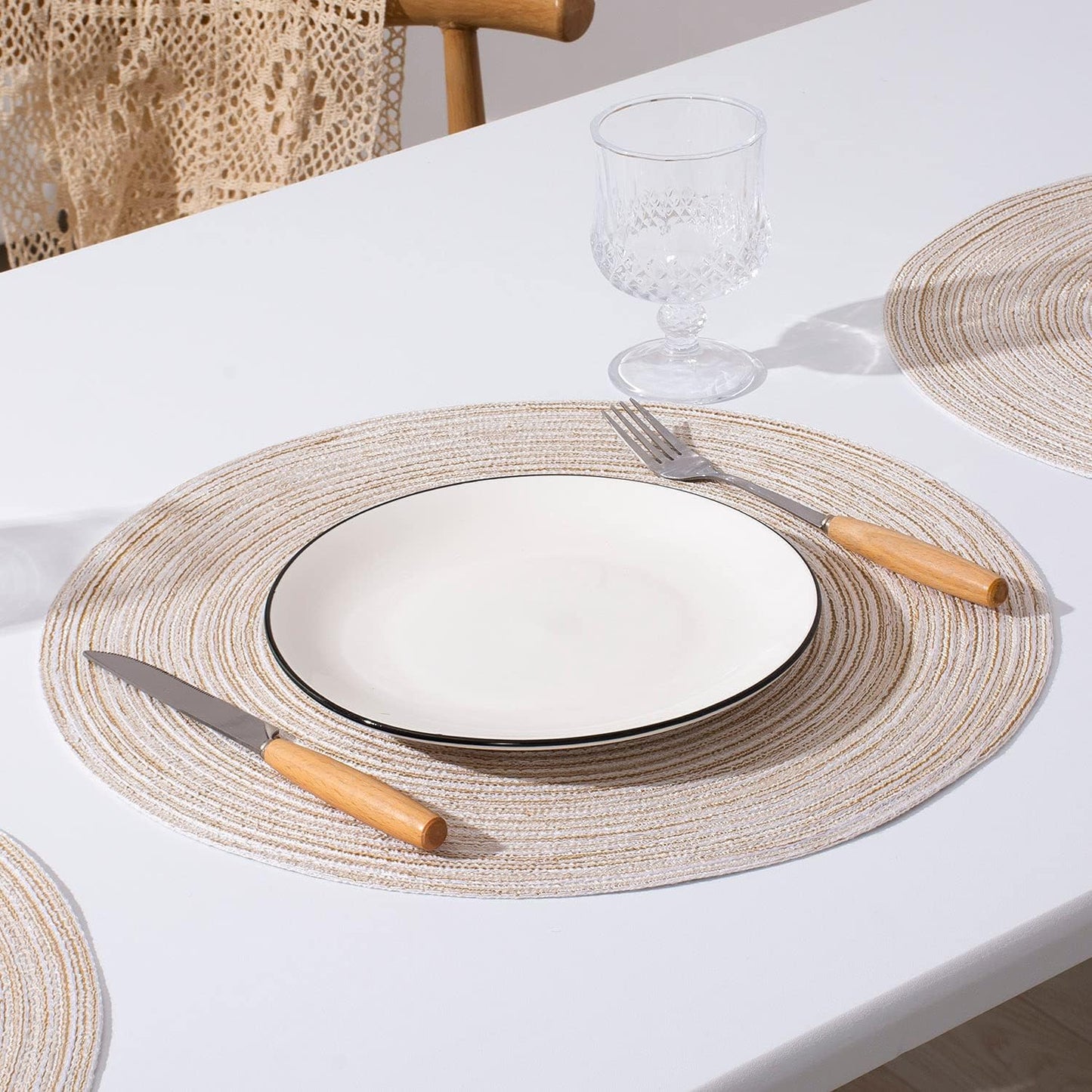 AHHFSMEI Round Braided Placemats Set of 6 Round Table Mats for Dining Tables Natural Woven Heat Resistant Place mats 15 Inch (Beige)