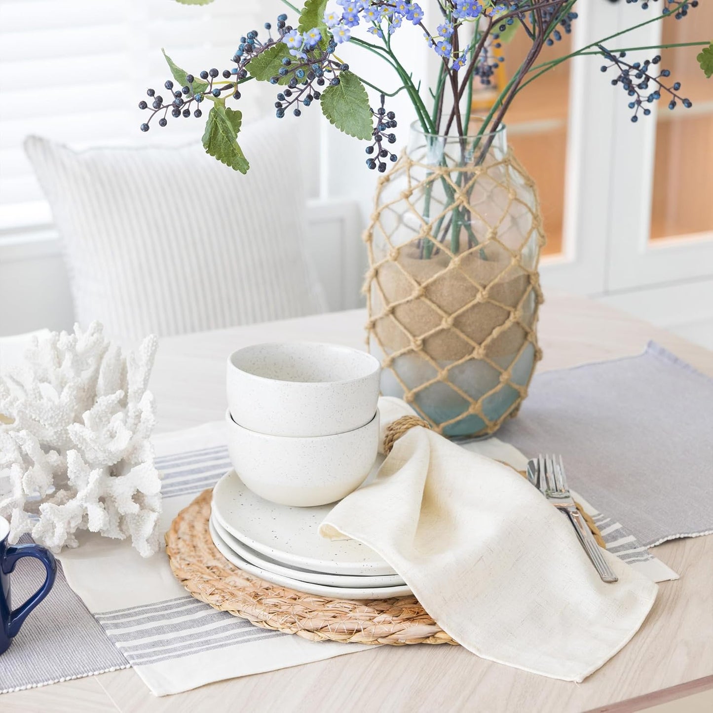 Defined Deco Woven Placemats Set of 6,13" Round Rattan Placemats,Natural Hand-Woven Water Hyacinth Placemats,Farmhouse Weave Place Mats,Rustic Braided Wicker Table Mats for Dining Table,Home,Wedding.