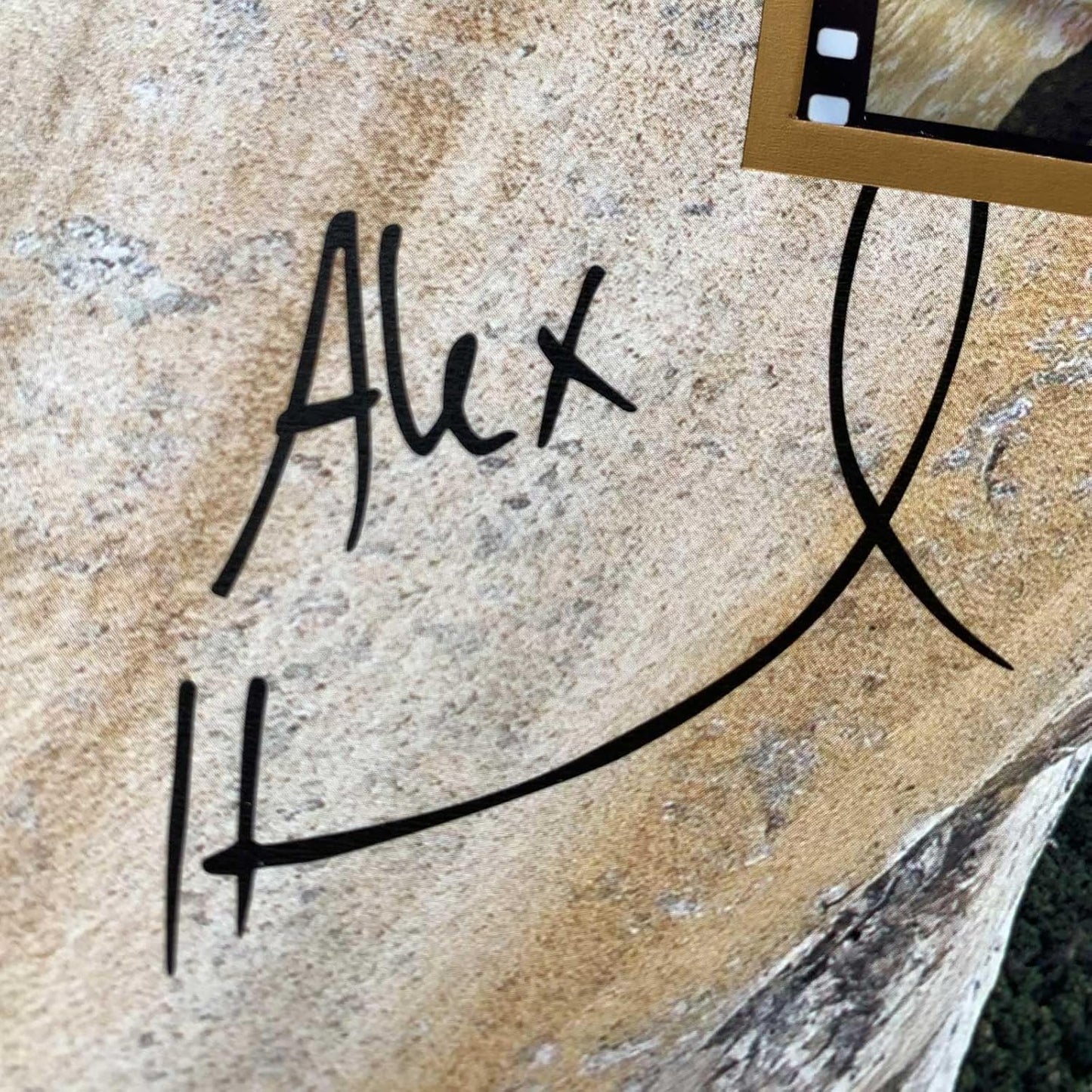 sufenvera Sports Fans Poster - Alex Honnold Framed Photo with Print Signed and Mini Film Display,Gifts for Adventure Rock Climber Fans 8x6 Inches