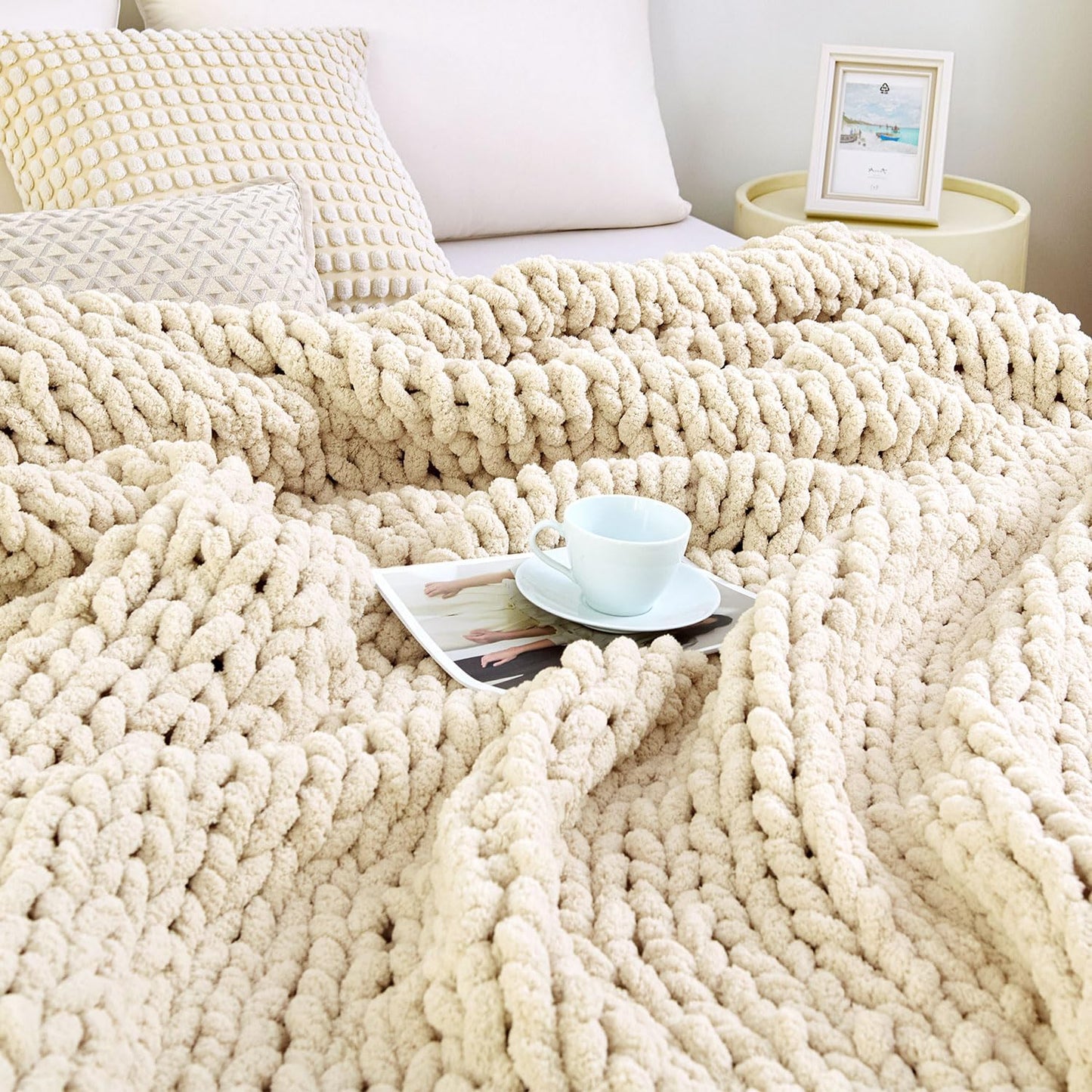 Admitrack Chunky Knit Blanket Throw, 100% Hand Knit Chenille Throw Blanket for Sofa & Home Decor, Soft and Cozy Knitted Throw Blankets (Ivory，40"x50")