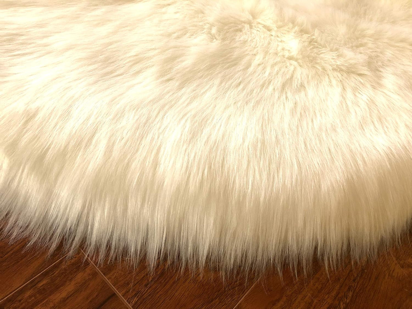 LAMBZY Faux Sheepskin Hypoallergenic Free Shape Silky Shag Rug, Luxury Shaggy Silky Plush Carpet for Bedrooms Rugs Living Kids Room Sofa Floor Rugs (Sexto 6 Pelts 6'x6', 180x180cm, Cream)
