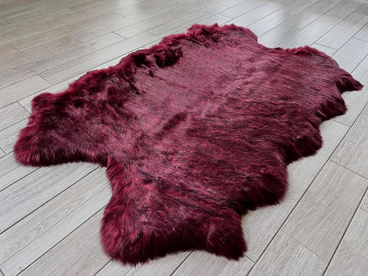 LAMBZY Faux Sheepskin Super Soft Hypoallergenic Free Shape Silky Shag Rug, Luxury Shaggy Plush Carpet for Bedrooms Living Kids Room Sofa Rugs (Burgundy, Quarto 4 Pelts 4'x6')