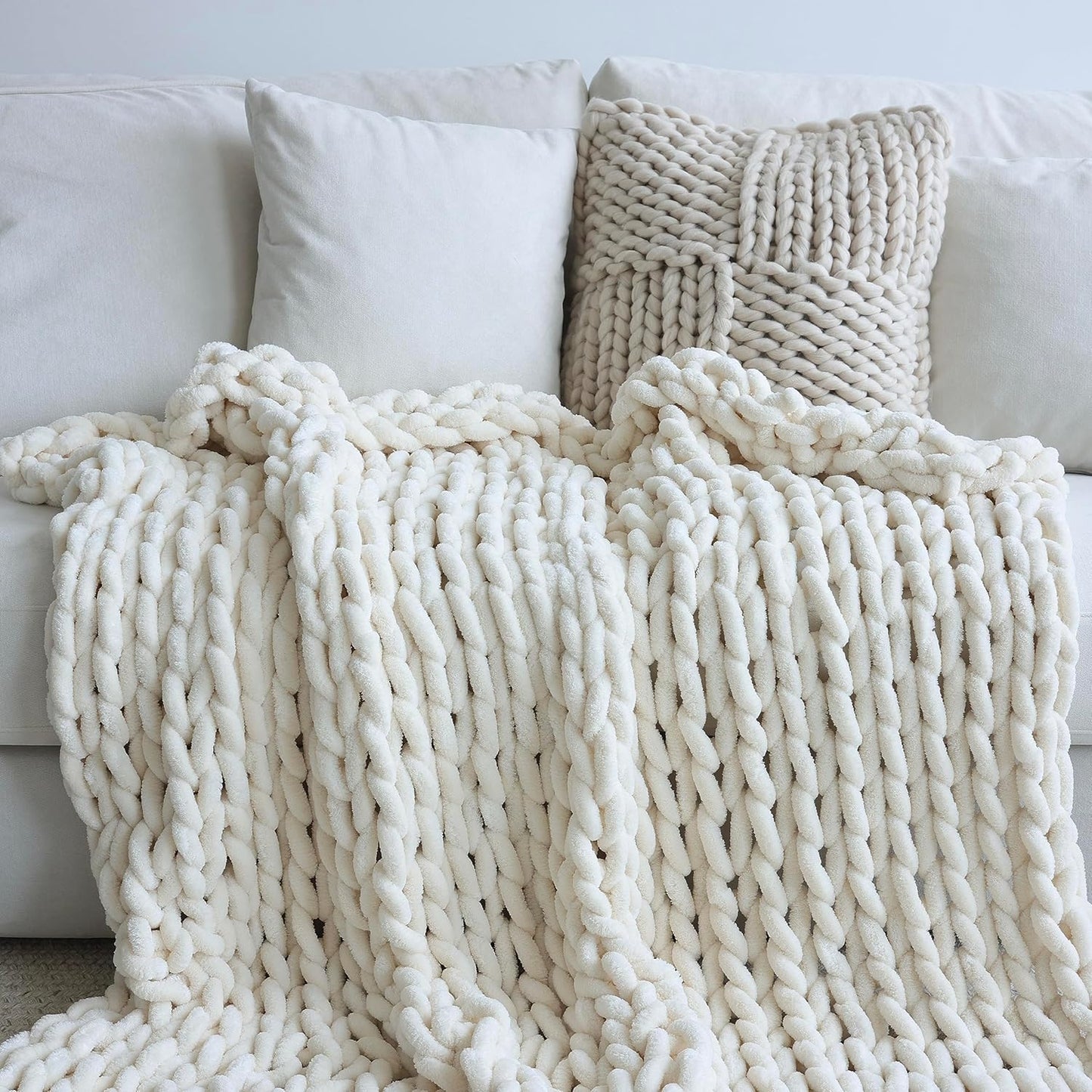Maetoow Chenille Chunky Knit Blanket Throw （60×80 Inch）, Handmade Warm & Cozy Blanket Couch, Bed, Home Decor, Soft Breathable Fleece Banket, Christmas Thick and Giant Yarn Throws, Cream