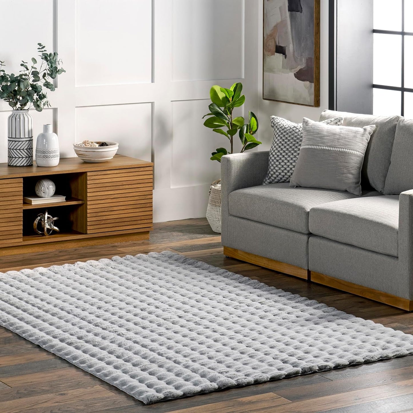 nuLOOM Jeni Solid Faux Rabbit Machine Washable Area Rug, 6x9, Silver