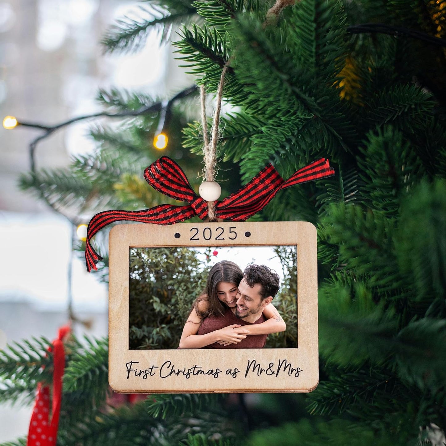 Christmas Photo Frame Ornament, 2025 Ornament, Wooden Picture Frame Ornaments With Hanging String (2025 Mr & Mrs (Landscape))